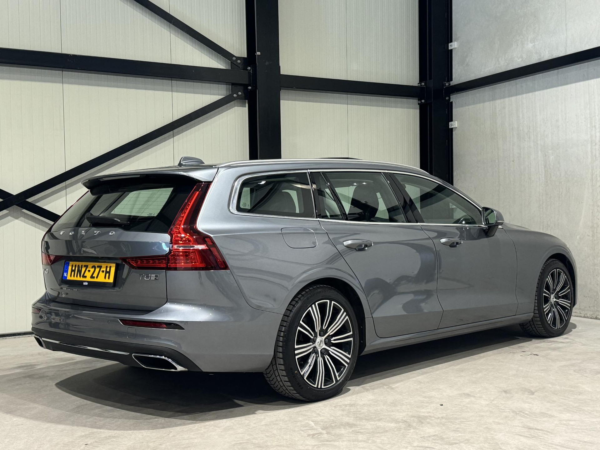 Volvo V60 2.0 T8 Twin Engine AWD Inscription HNZ27H