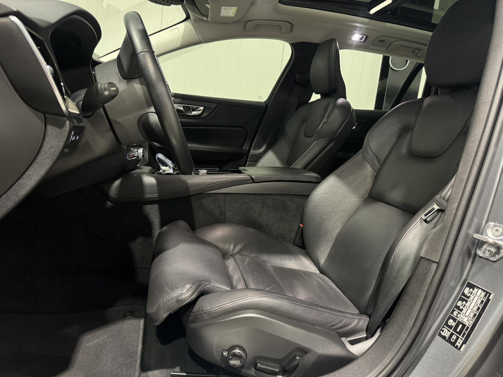 Volvo V60 2.0 T8 Twin Engine AWD Inscription HNZ27H