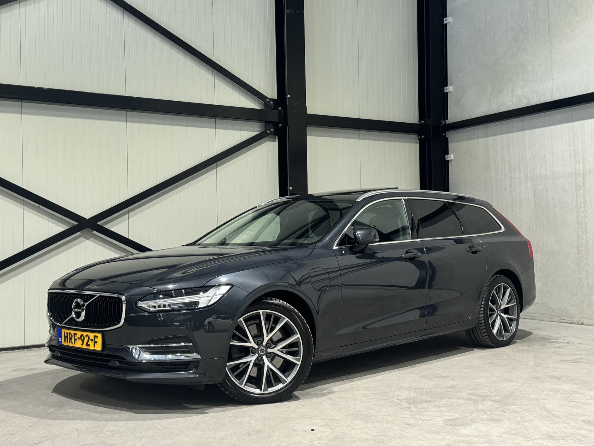 Volvo V90 2.0 T8 AWD Momentum HRF92F