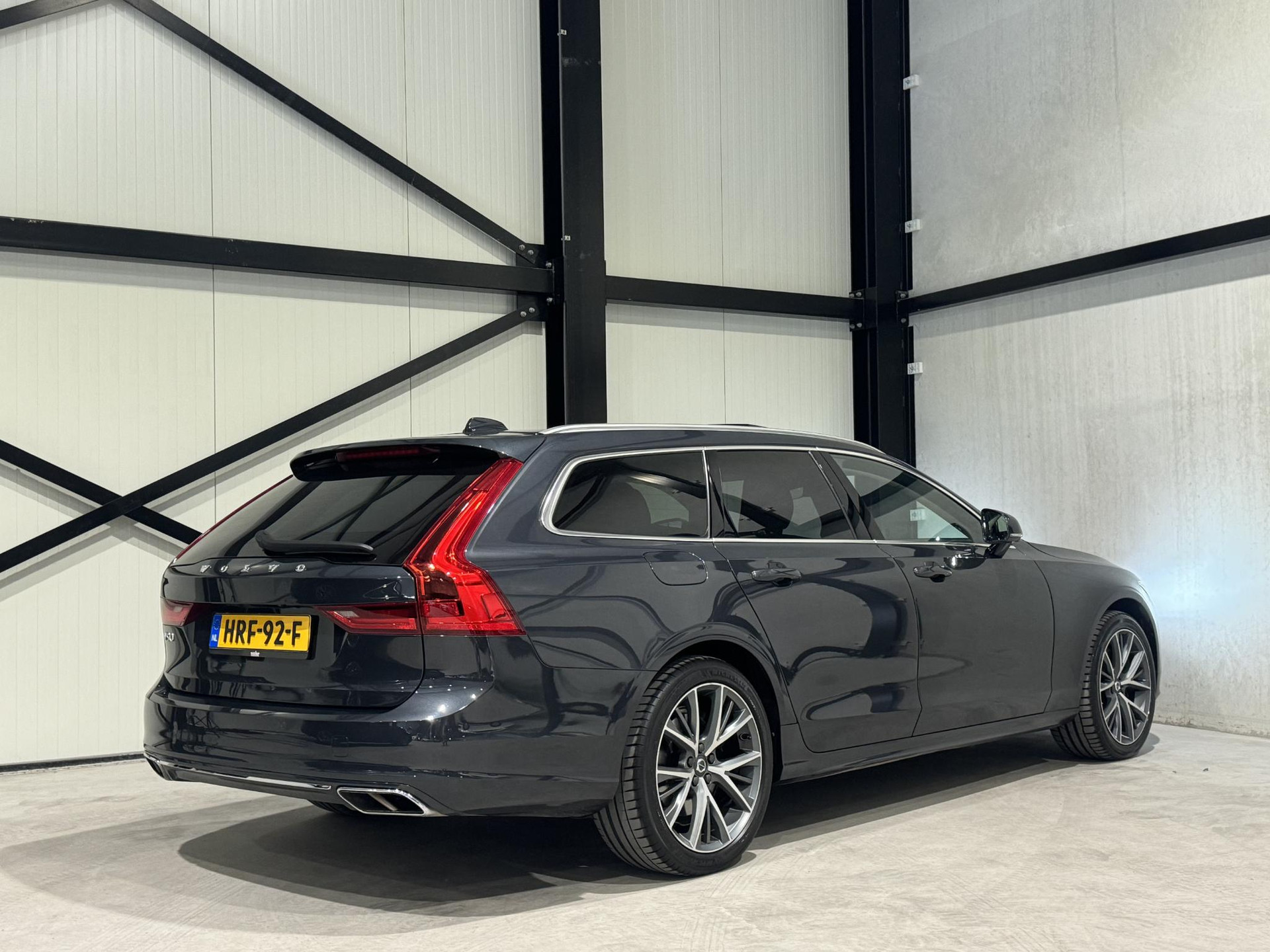 Volvo V90 2.0 T8 AWD Momentum HRF92F