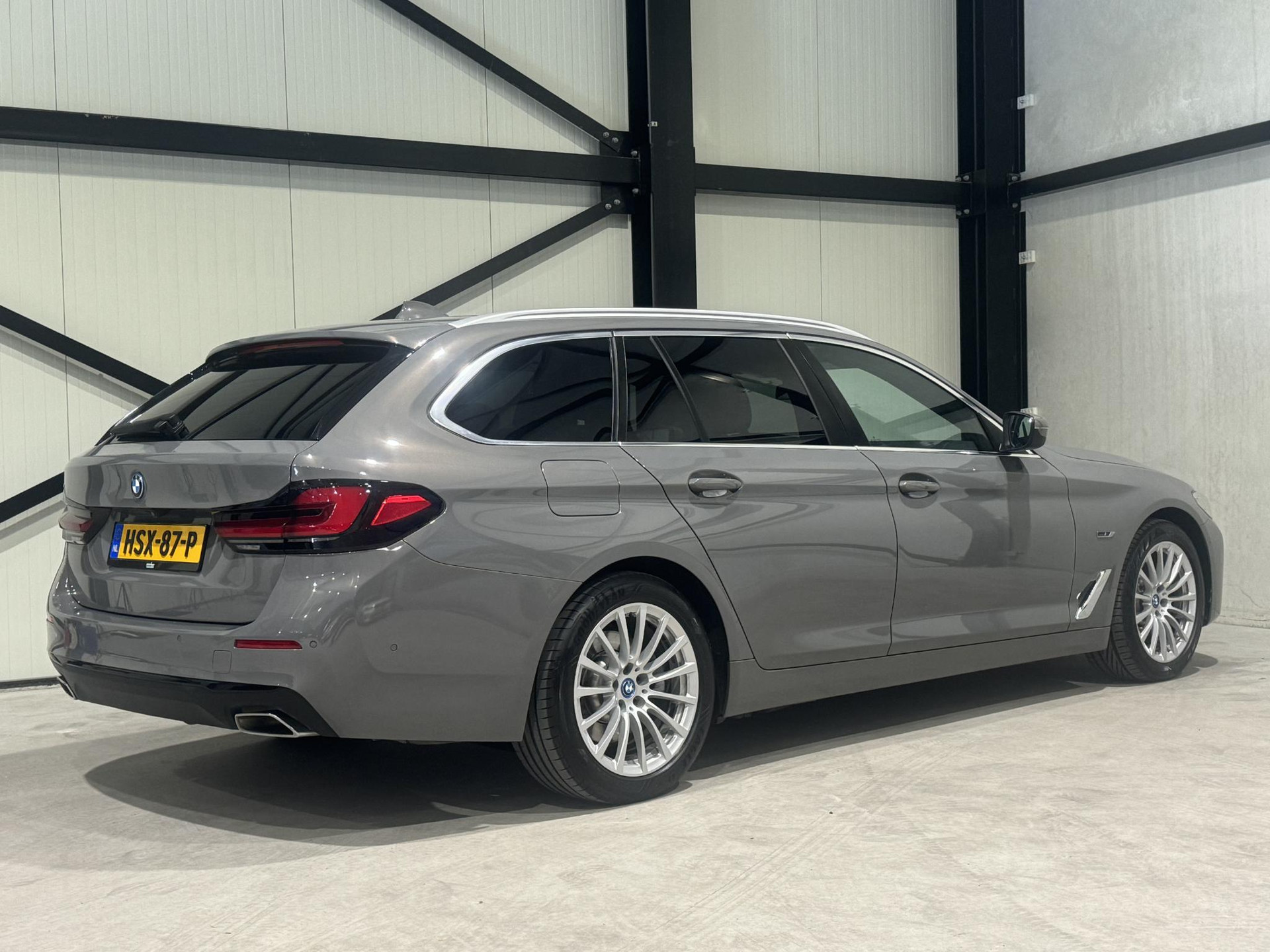BMW 5 Serie Touring 520e Business Edition HSX87P