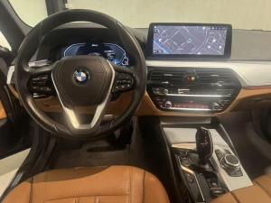 BMW 5 Serie Touring 520e Business Edition HSX87P