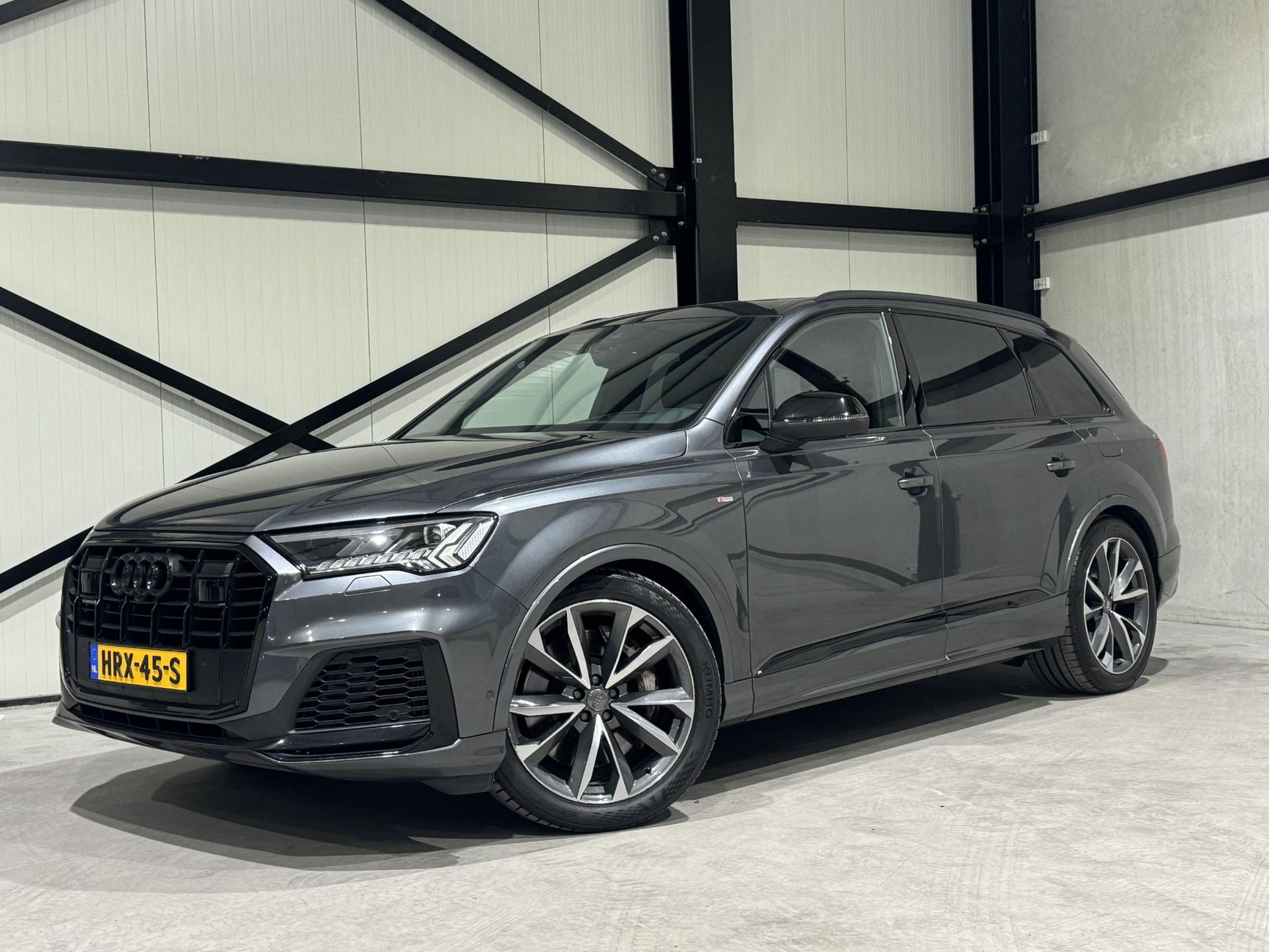 Audi Q7 55 TFSIe quattro S-LINE HRX45S