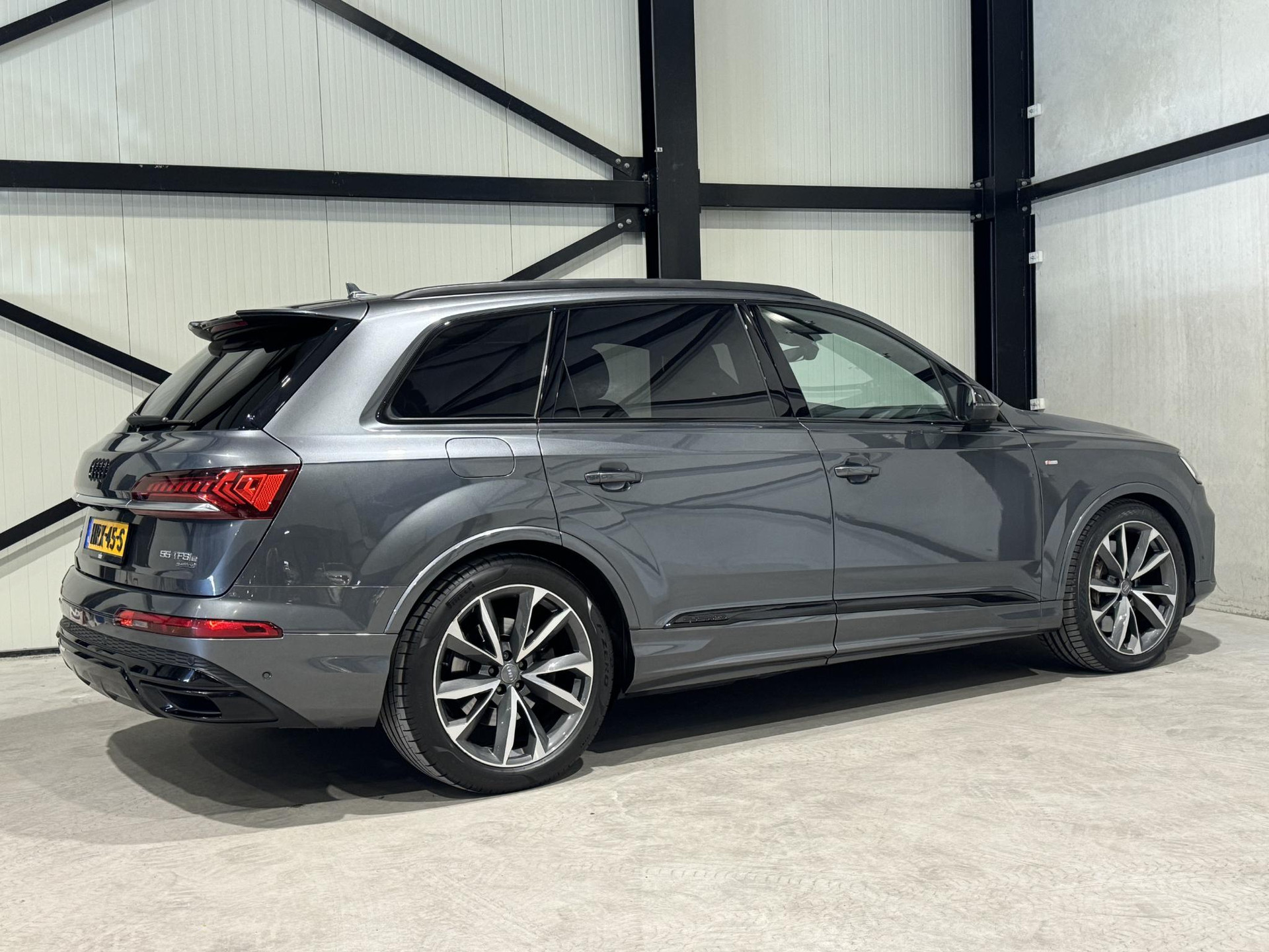 Audi Q7 55 TFSIe quattro S-LINE HRX45S