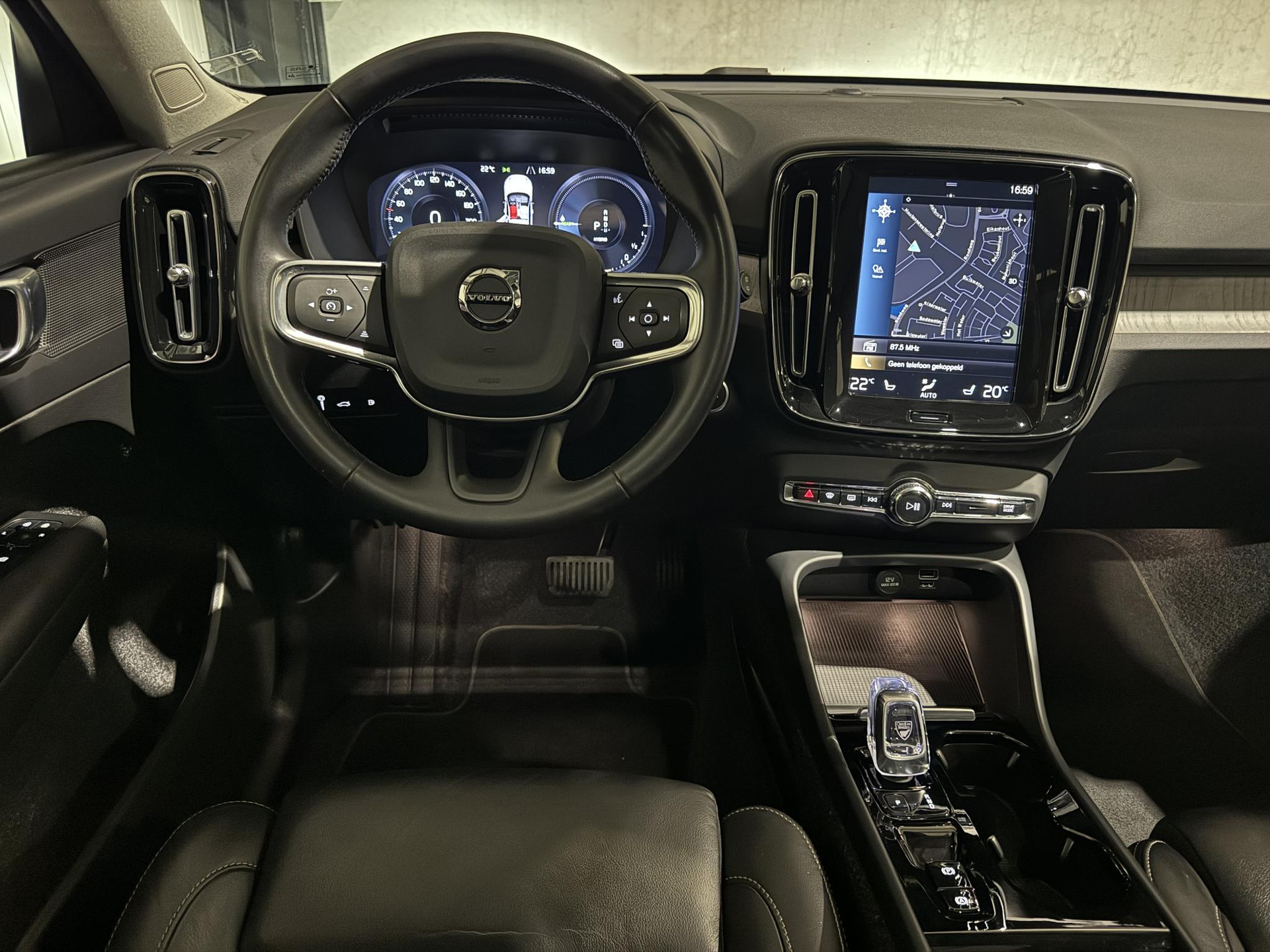 Volvo XC40 1.5 T5 Recharge Inscription HTT61L