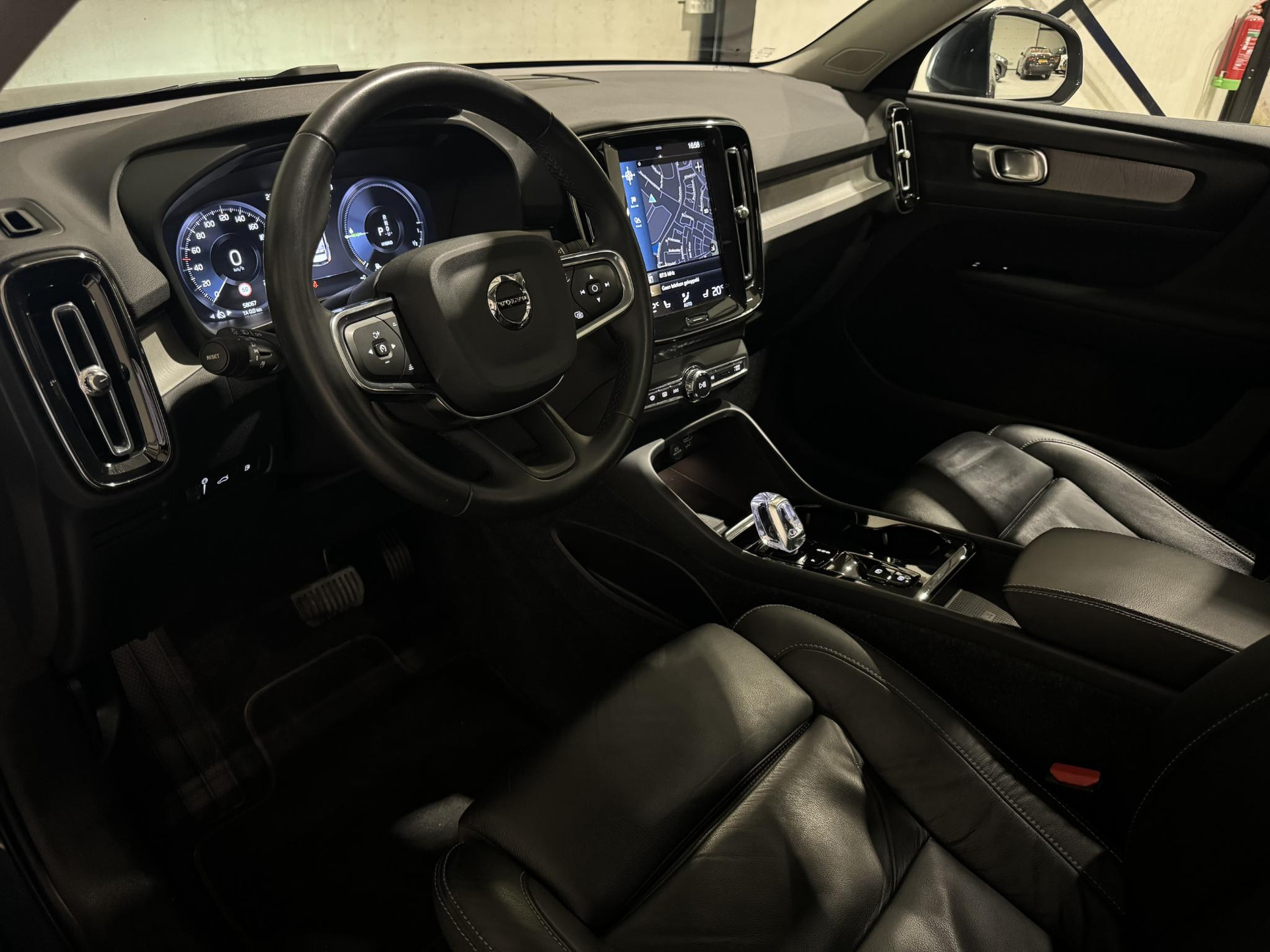 Volvo XC40 1.5 T5 Recharge Inscription HTT61L