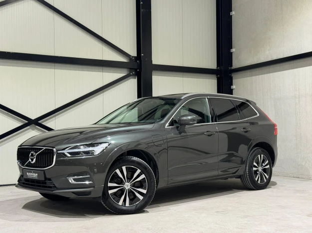 Volvo XC60 2.0 T8 AWD Momentum Pro X043VN