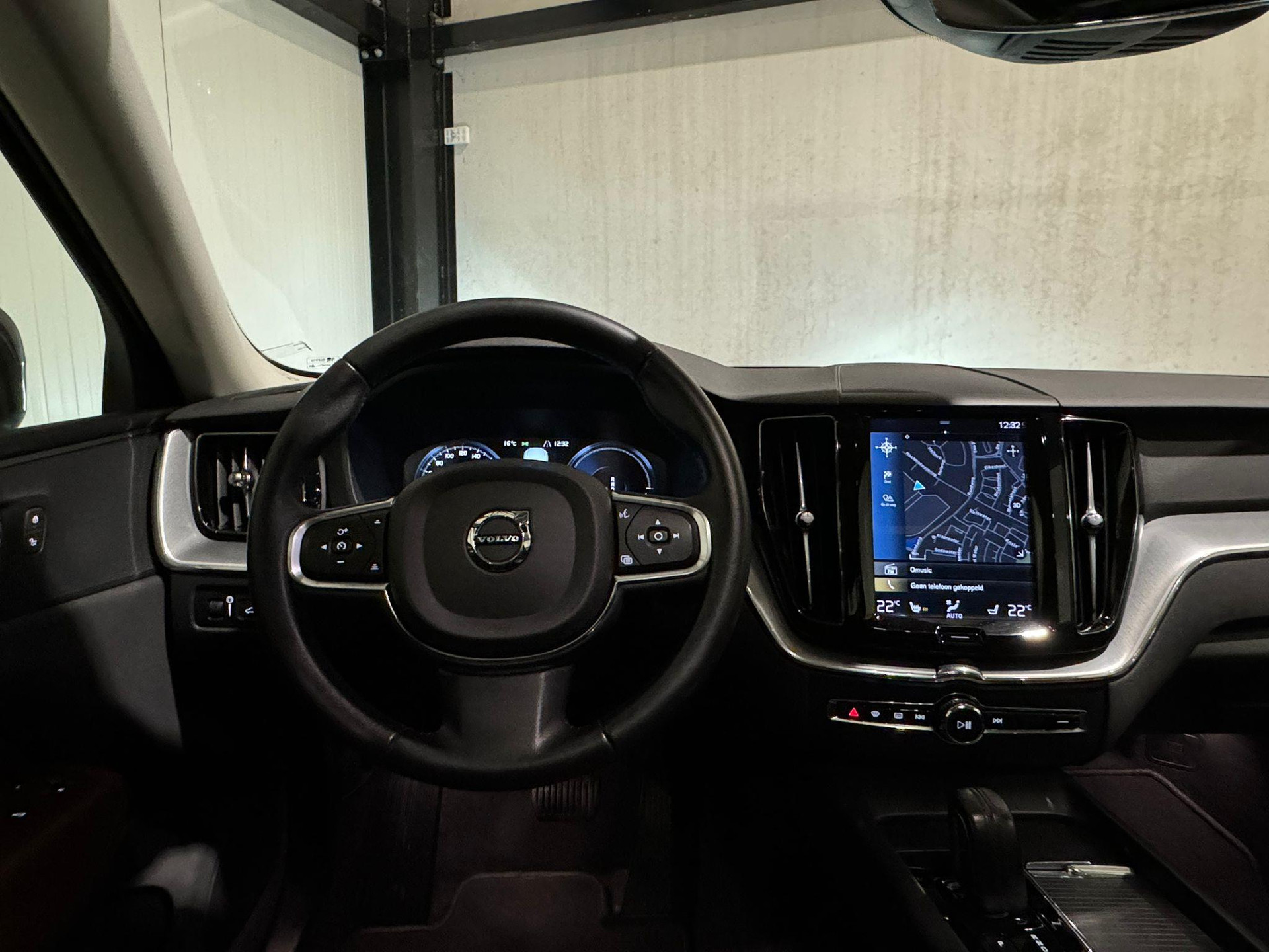 Volvo XC60 2.0 T8 AWD Momentum Pro X043VN