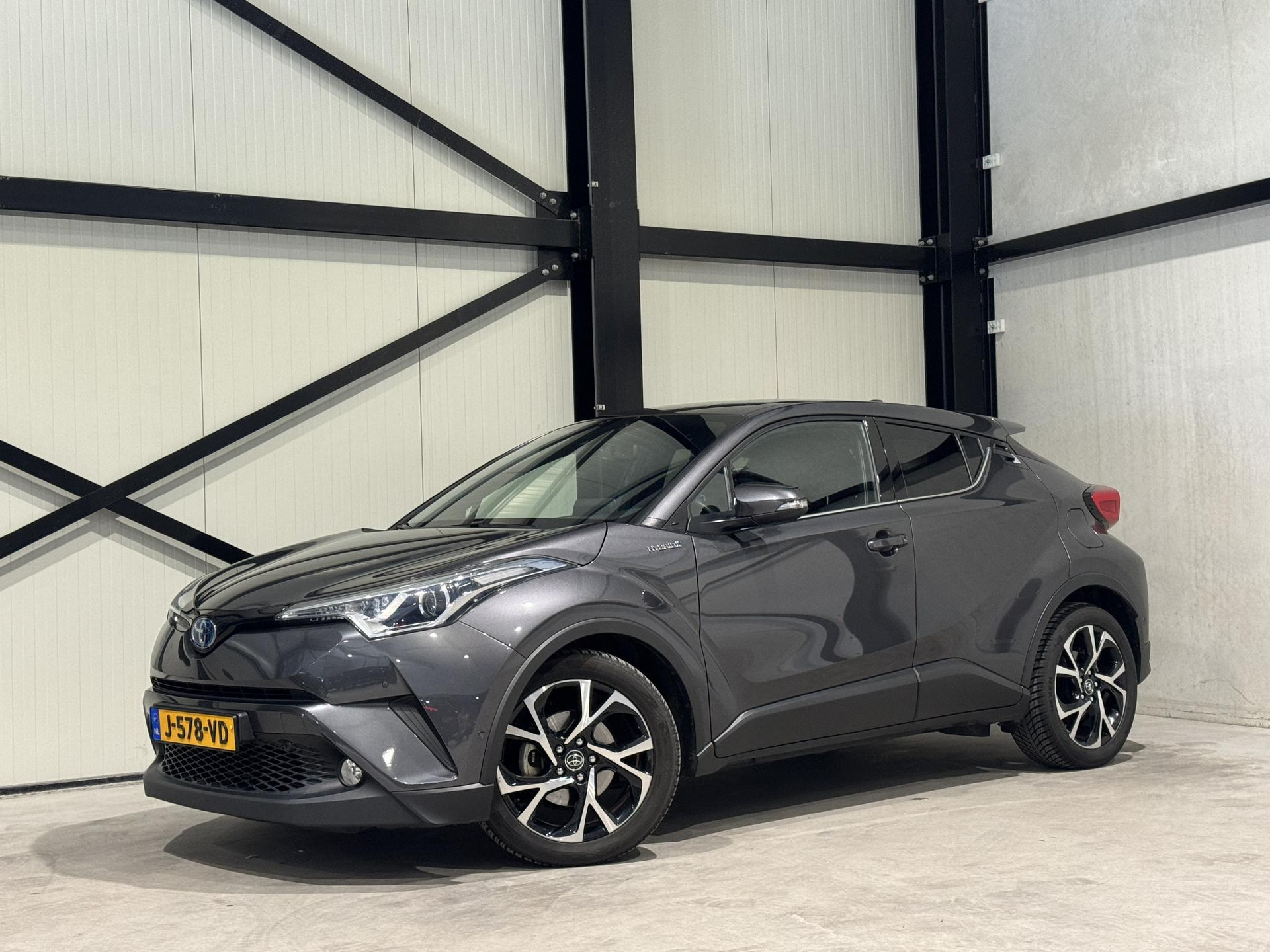 Toyota C-HR 1.8 Hybrid Business J578VD