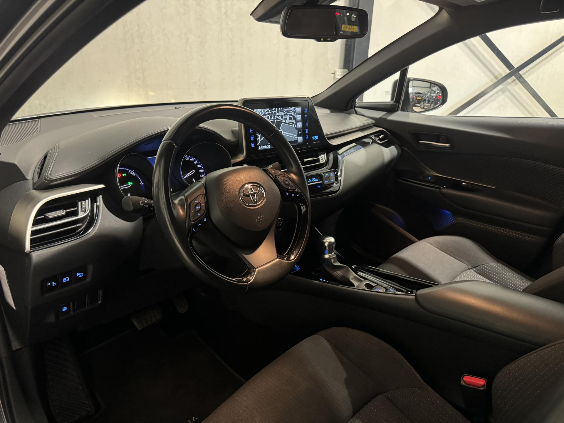 Toyota C-HR 1.8 Hybrid Business J578VD