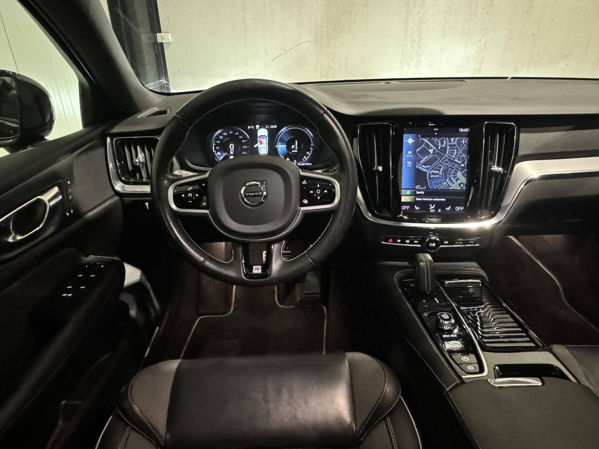 Volvo V60 2.0 T6 Twin Engine AWD R-Design HVL44R