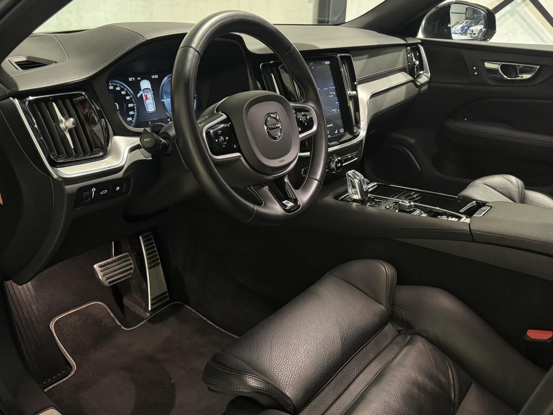 Volvo V60 2.0 T8 AWD R-Design HSR83K