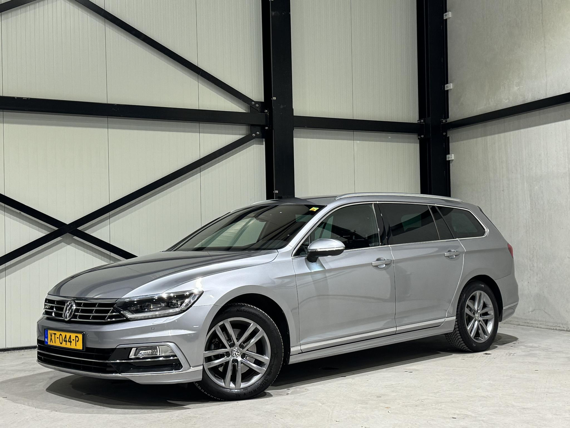 Volkswagen Passat Variant 1.4 TSI Highline R-Line XT044P