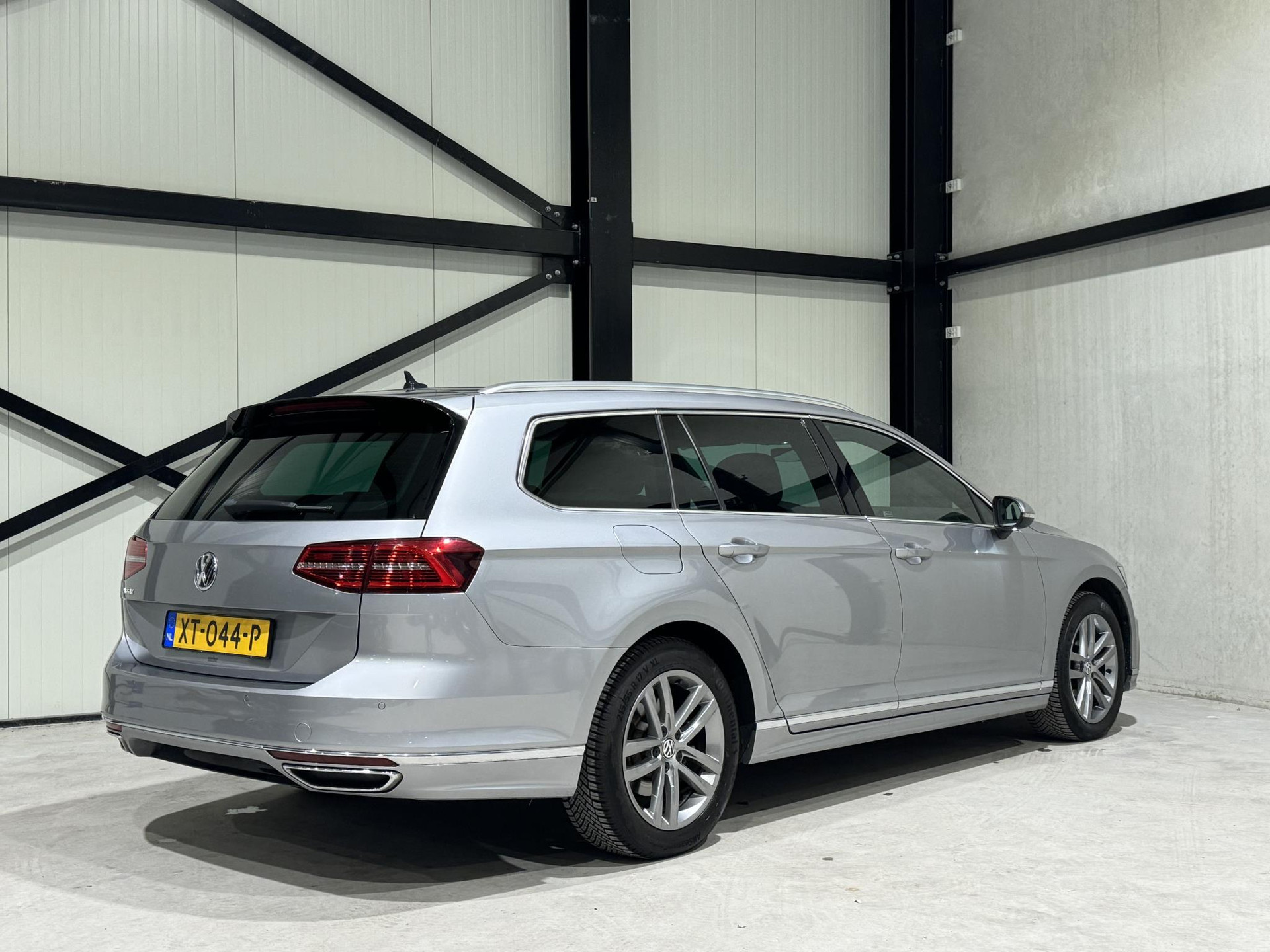 Volkswagen Passat Variant 1.4 TSI Highline R-Line XT044P
