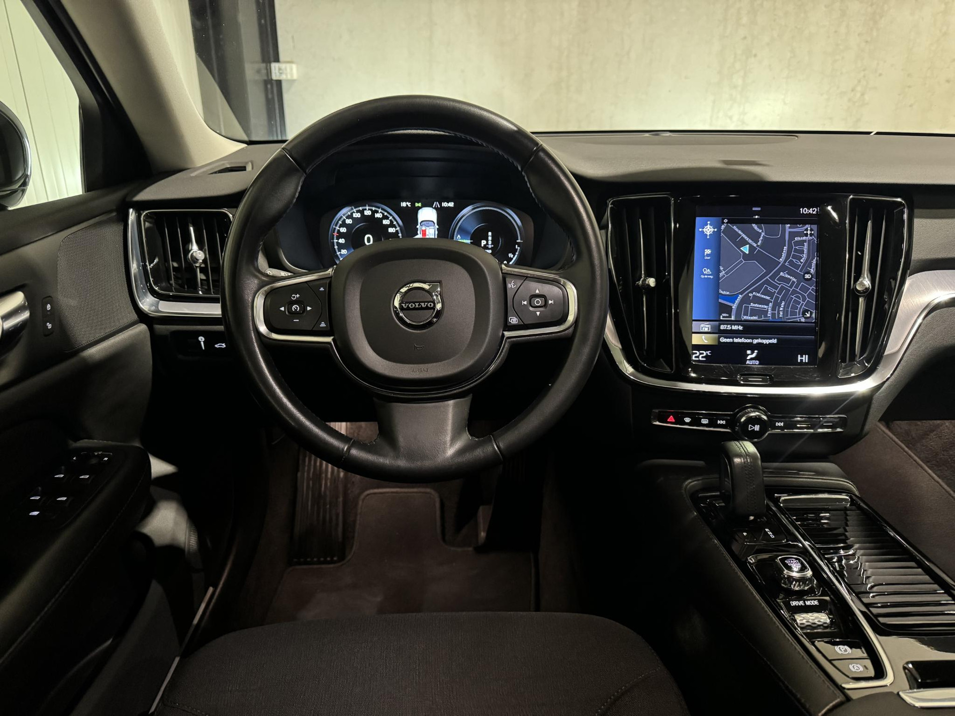 Volvo V60 2.0 T6 Twin Engine AWD Momentum Pro JHS73F