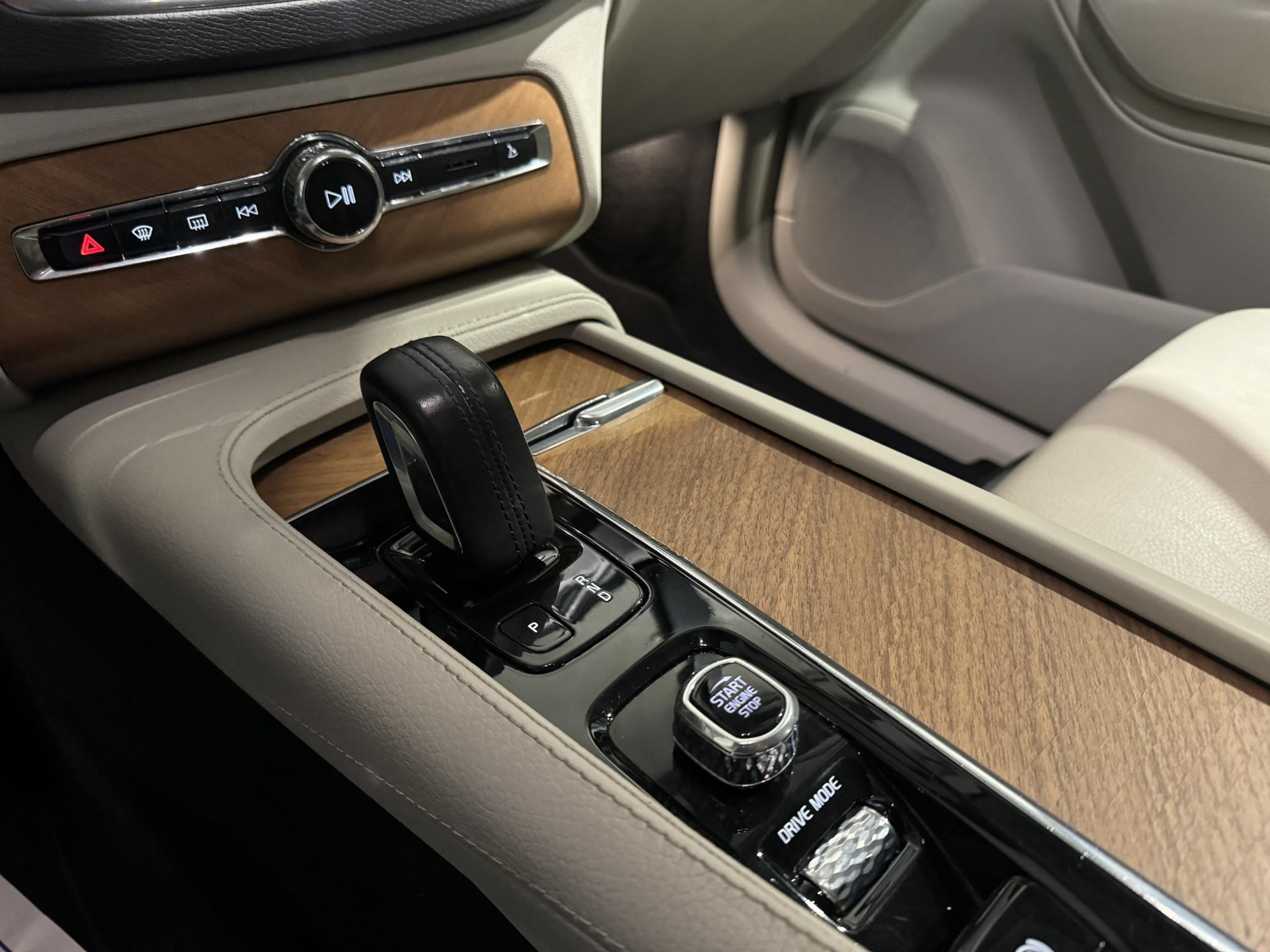 Volvo XC90 2.0 T8 Recharge AWD Inscription Expression JHS67F