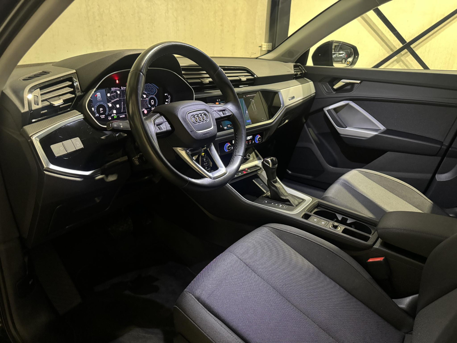 Audi Q3 45 TFSI e Business JKK89D