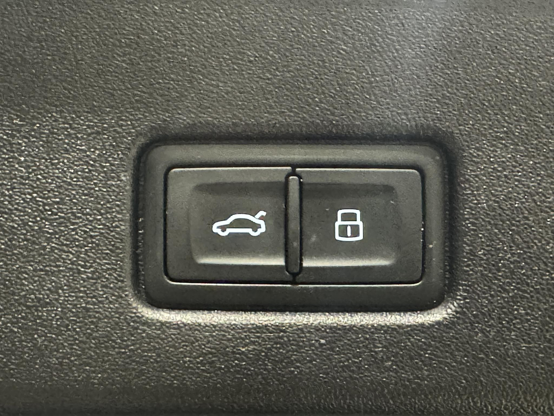 Audi Q4 e-tron 40 Launch edition S Competition 77 kWh GZG74P