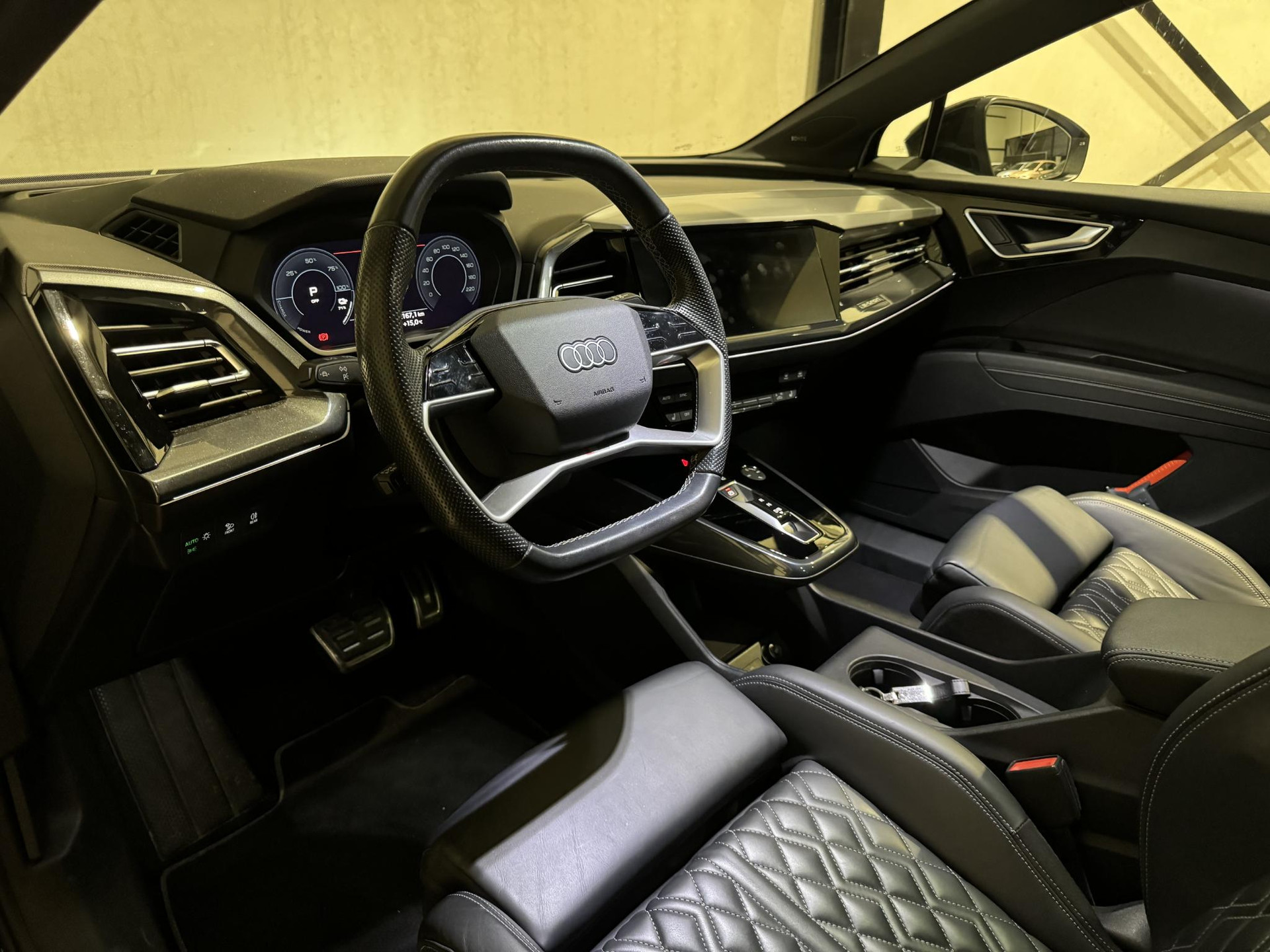 Audi Q4 e-tron 40 Launch edition S Competition 77 kWh GZG74P