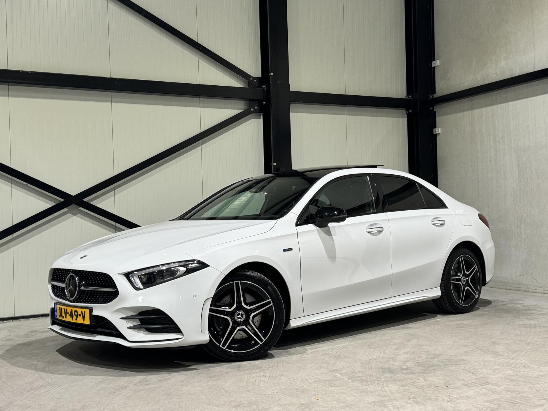 Mercedes-Benz A-Klasse 250 e AMG JLV49V