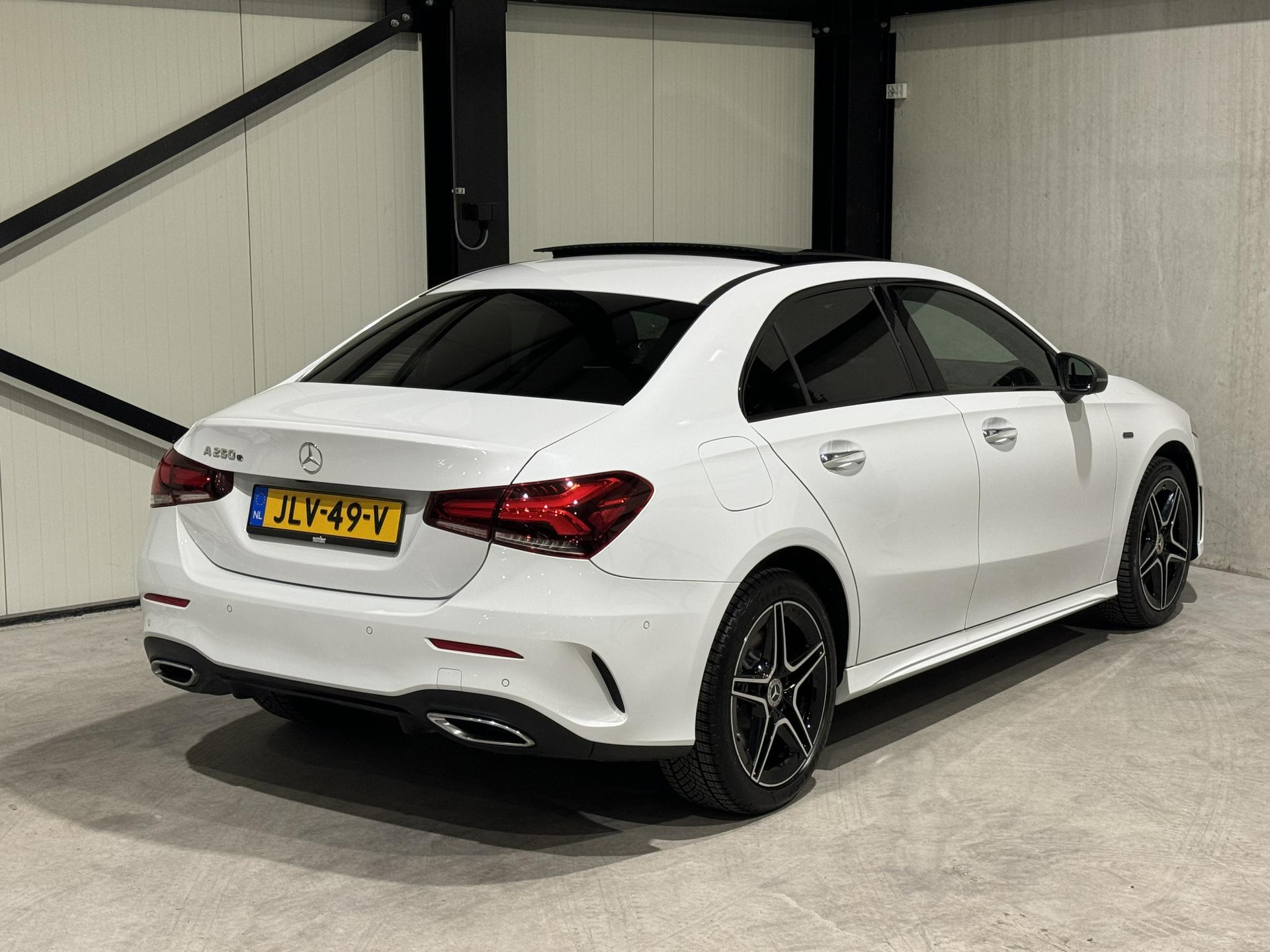 Mercedes-Benz A-Klasse 250 e AMG JLV49V