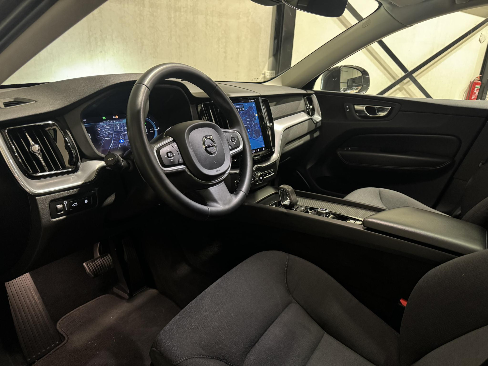 Volvo XC60 2.0 Recharge T6 AWD Business JLP55F