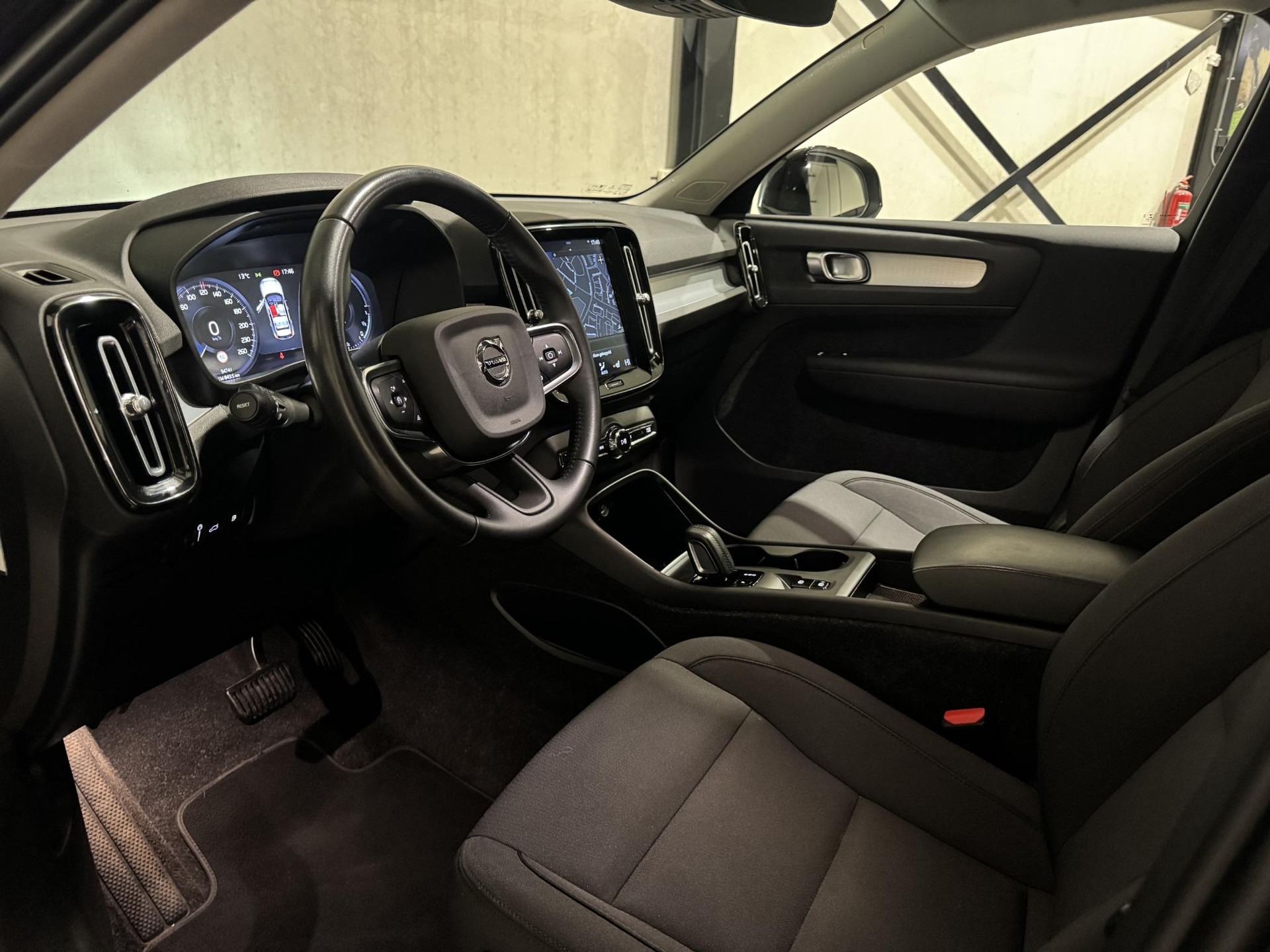 Volvo XC40 1.5 T5 Recharge Business JLV56X