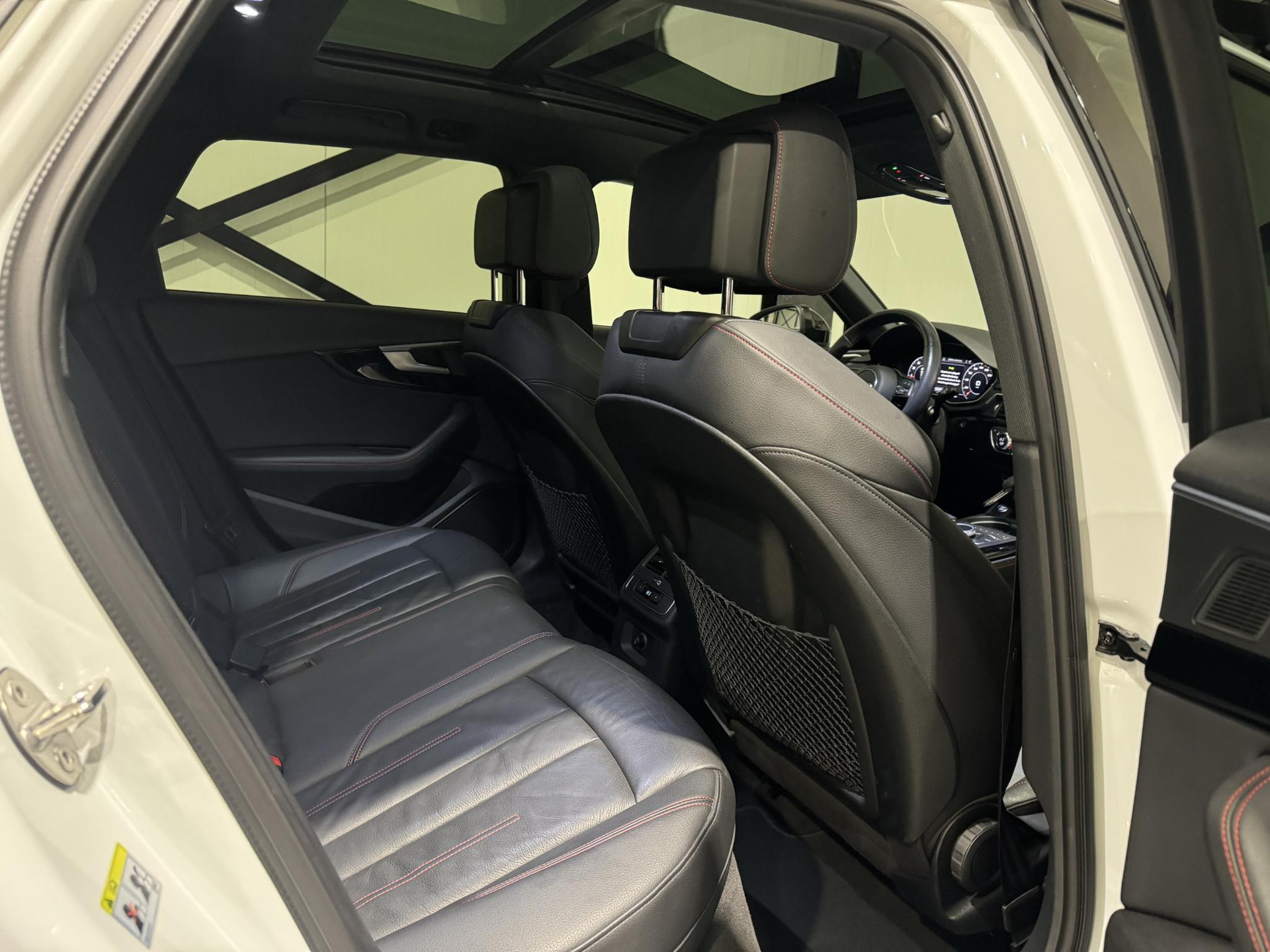 Audi A4 Avant 35 TFSI Sport S line black edition XV814Z