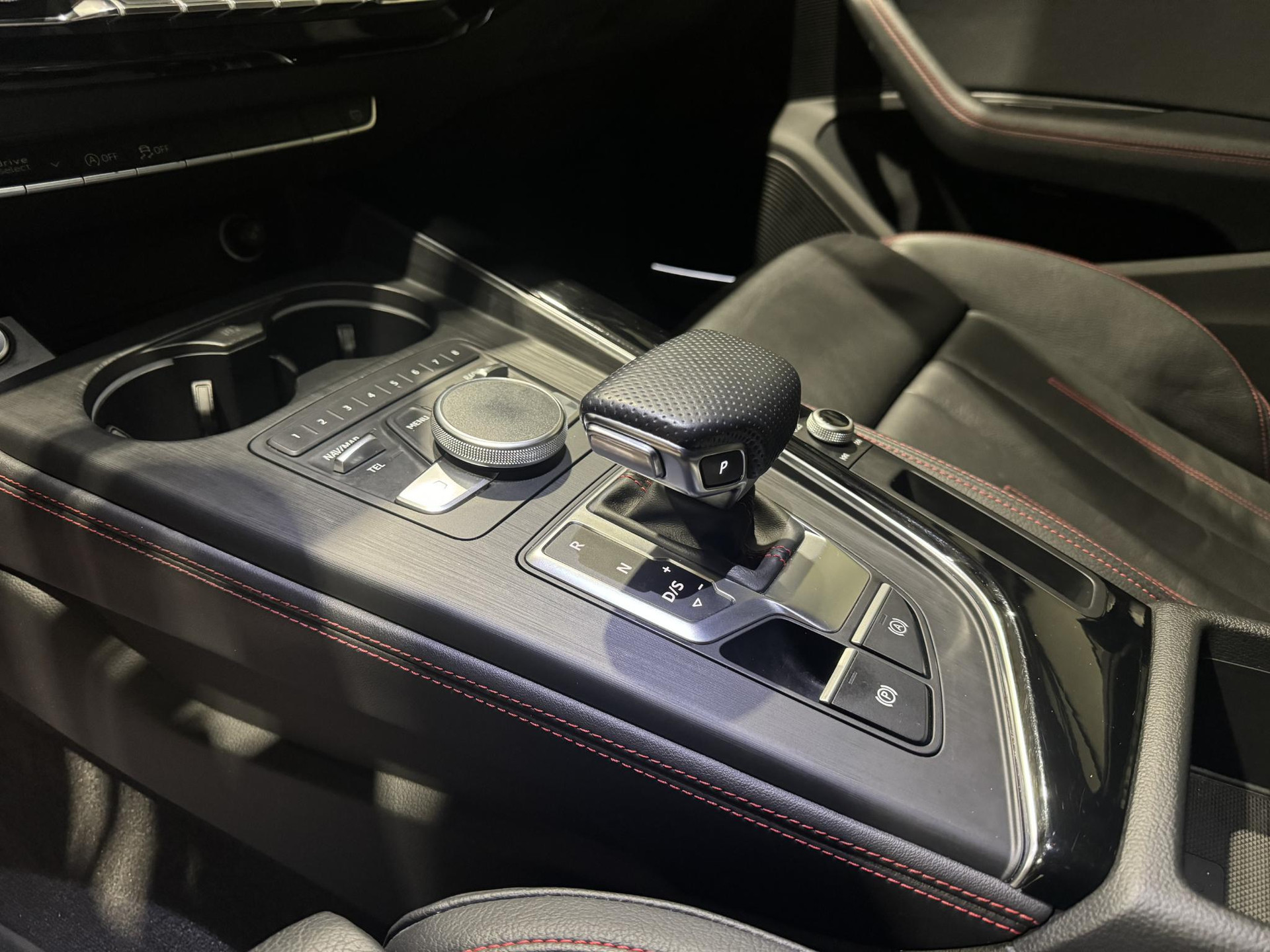 Audi A4 Avant 35 TFSI Sport S line black edition XV814Z