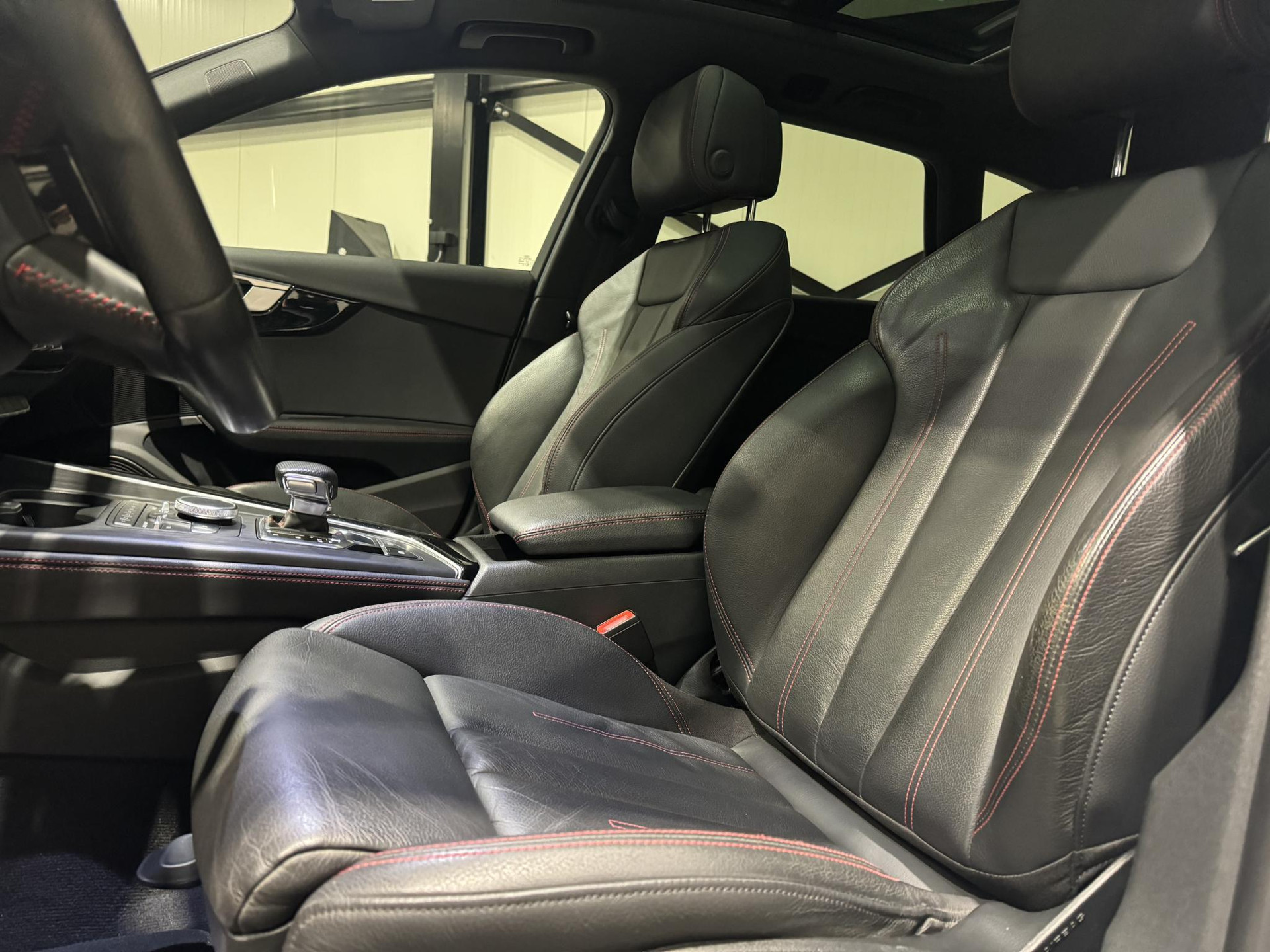 Audi A4 Avant 35 TFSI Sport S line black edition XV814Z