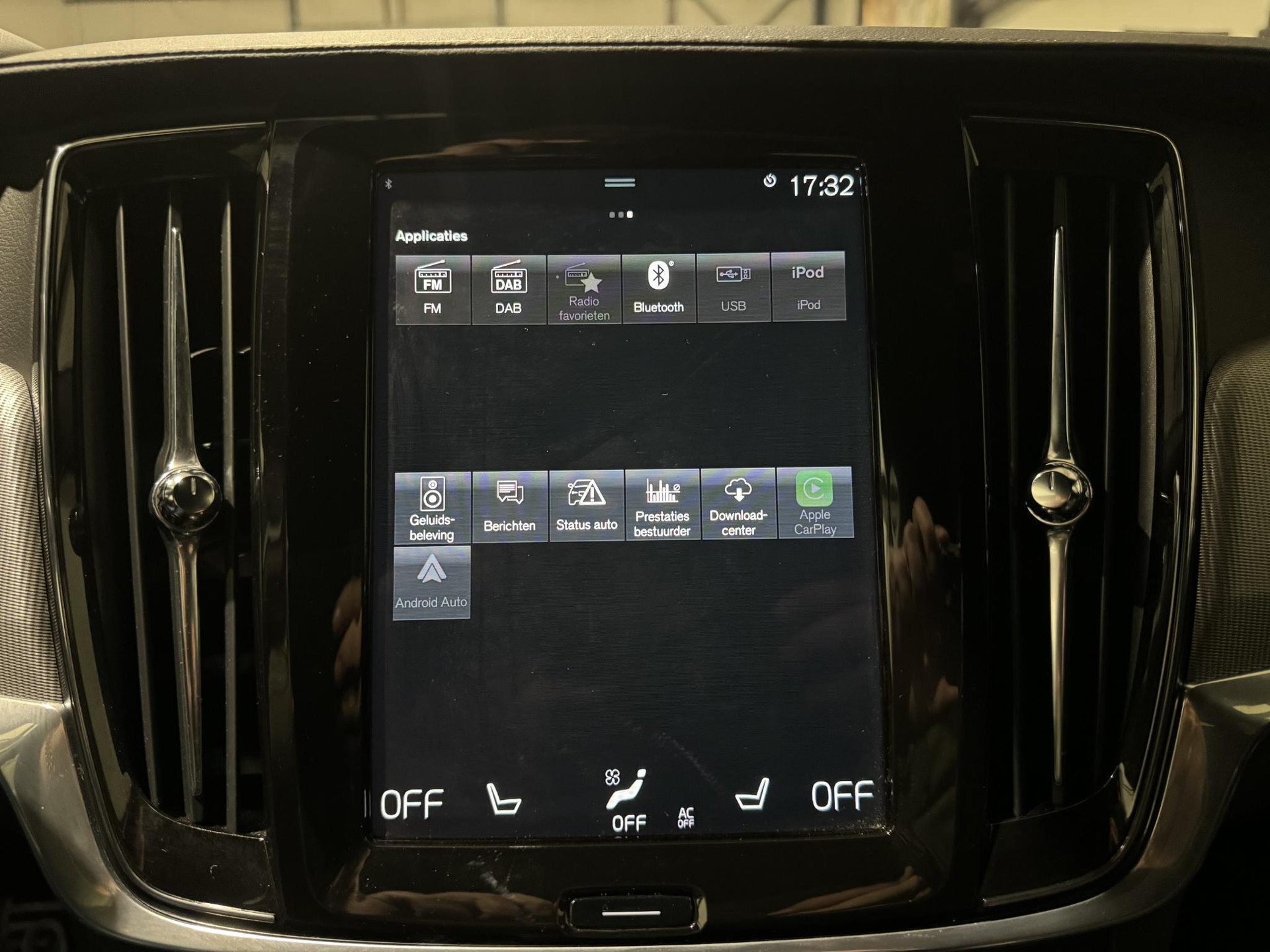 Volvo S90 2.0 T8 AWD R-Design JRB32Z