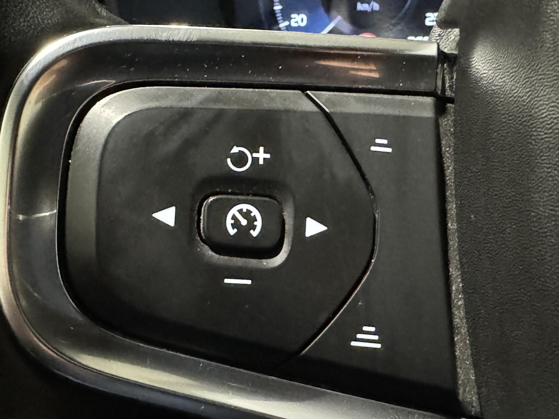 Volvo XC40 1.5 T5 Recharge Business Pro JRT84G