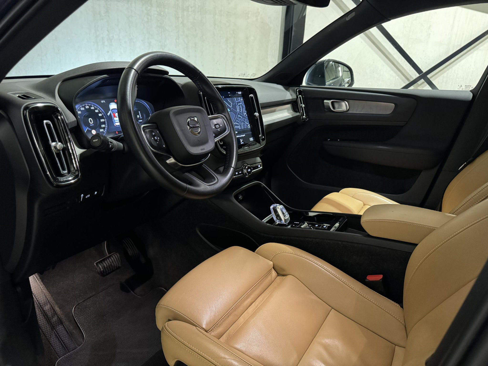 Volvo XC40 1.5 T5 Recharge Business Pro JRT84G