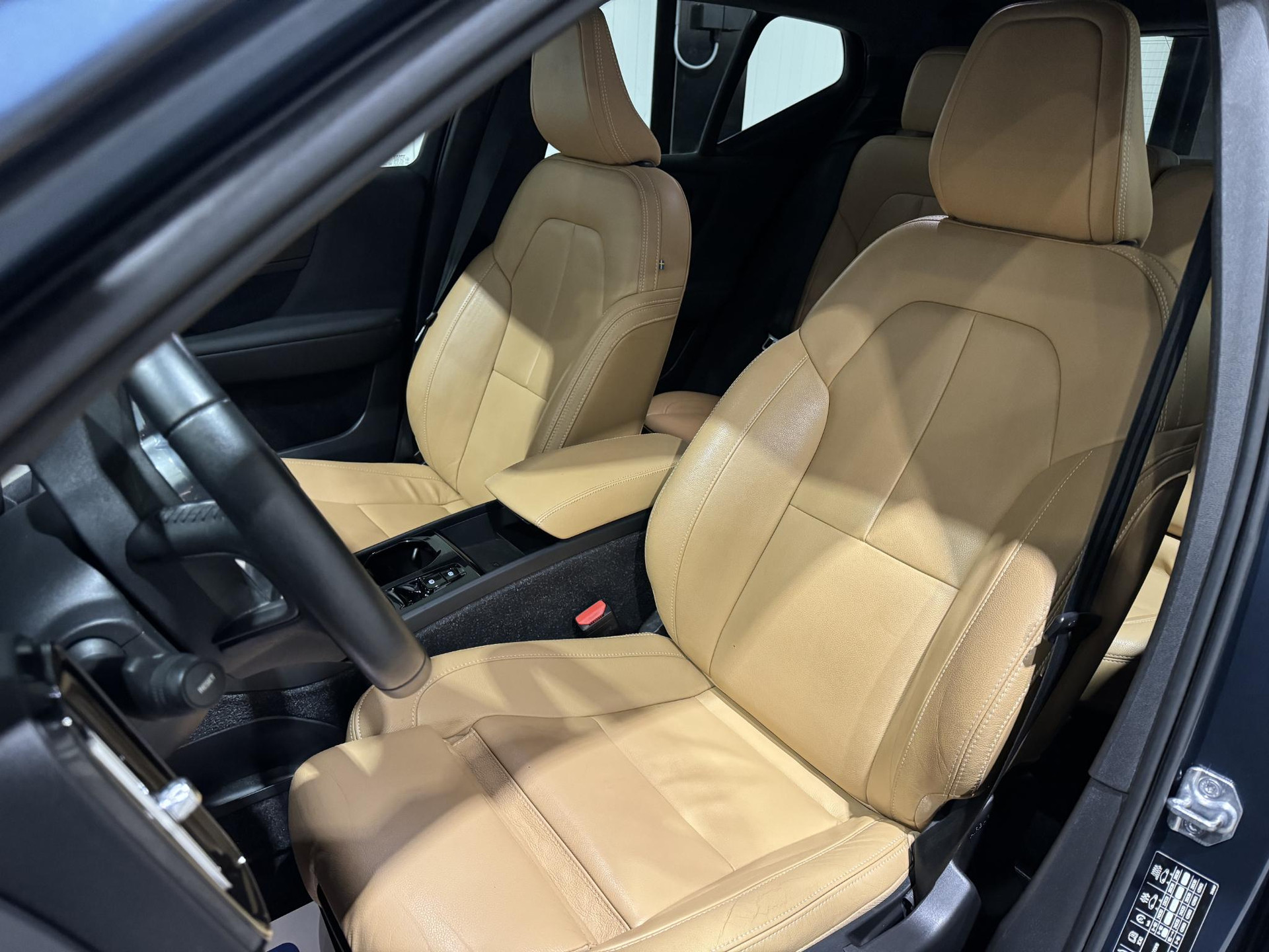 Volvo XC40 1.5 T5 Recharge Business Pro JRT84G