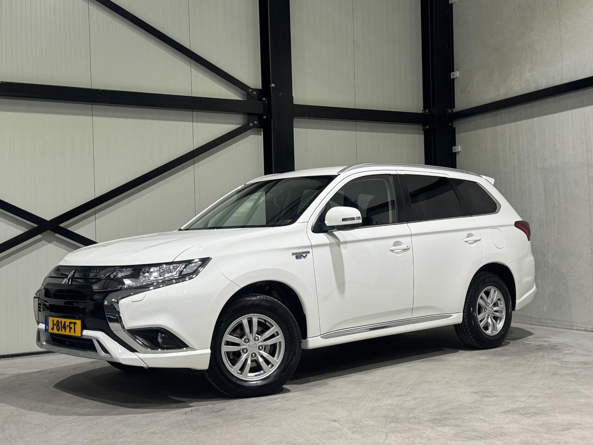 Mitsubishi Outlander 2.4 PHEV Pure J814FT