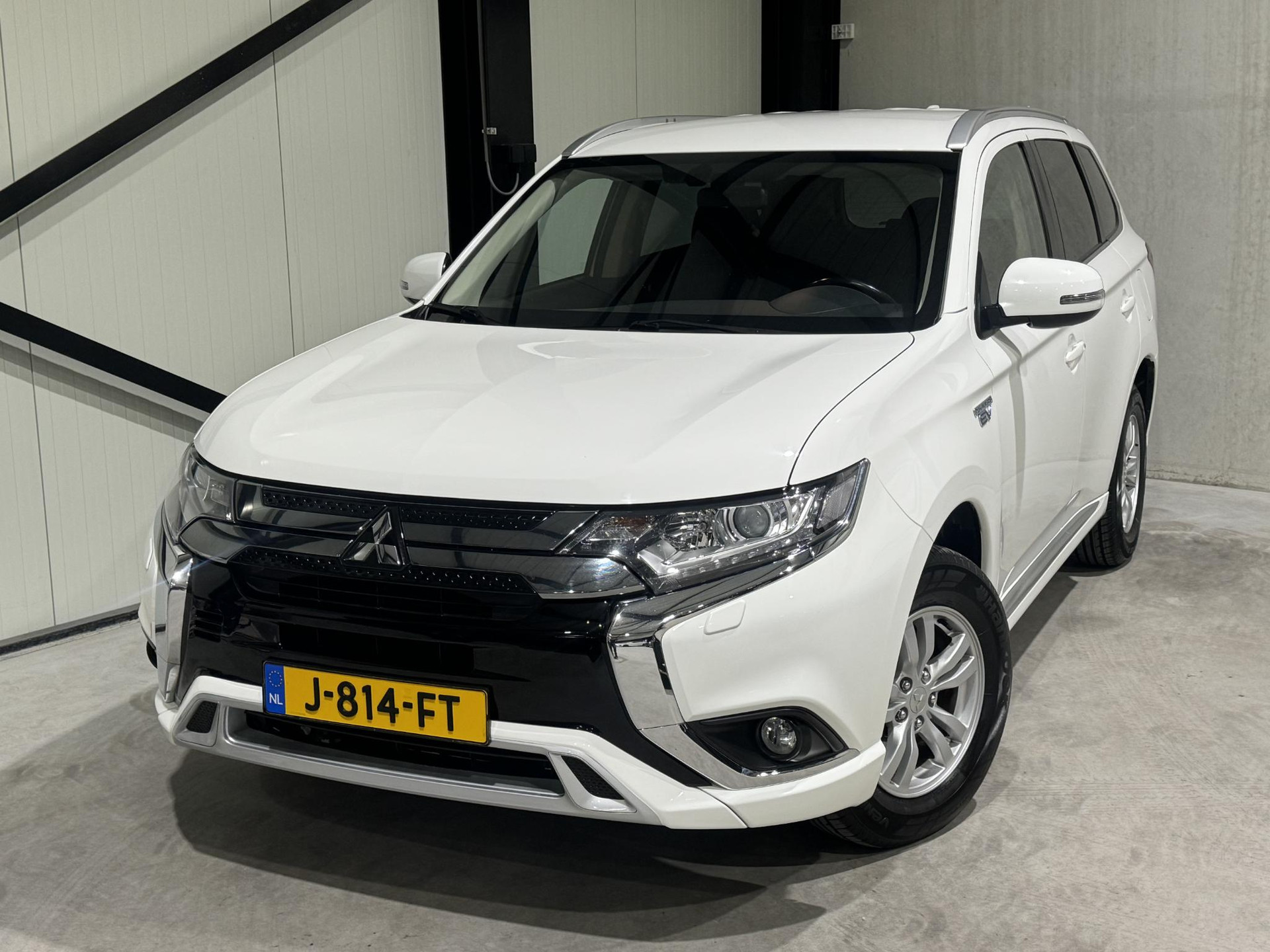 Mitsubishi Outlander 2.4 PHEV Pure J814FT
