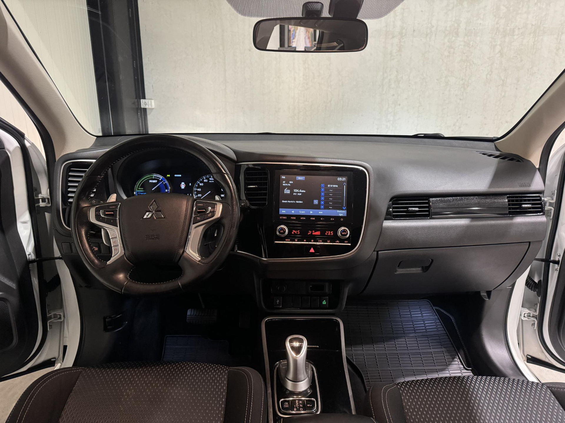 Mitsubishi Outlander 2.4 PHEV Pure J814FT