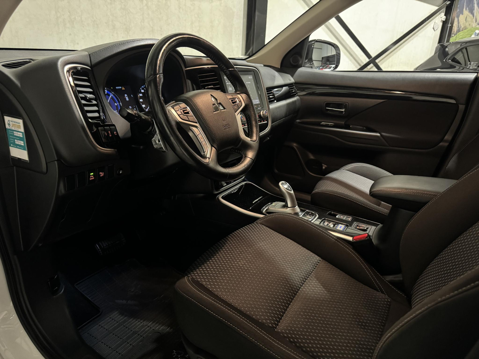 Mitsubishi Outlander 2.4 PHEV Pure J814FT