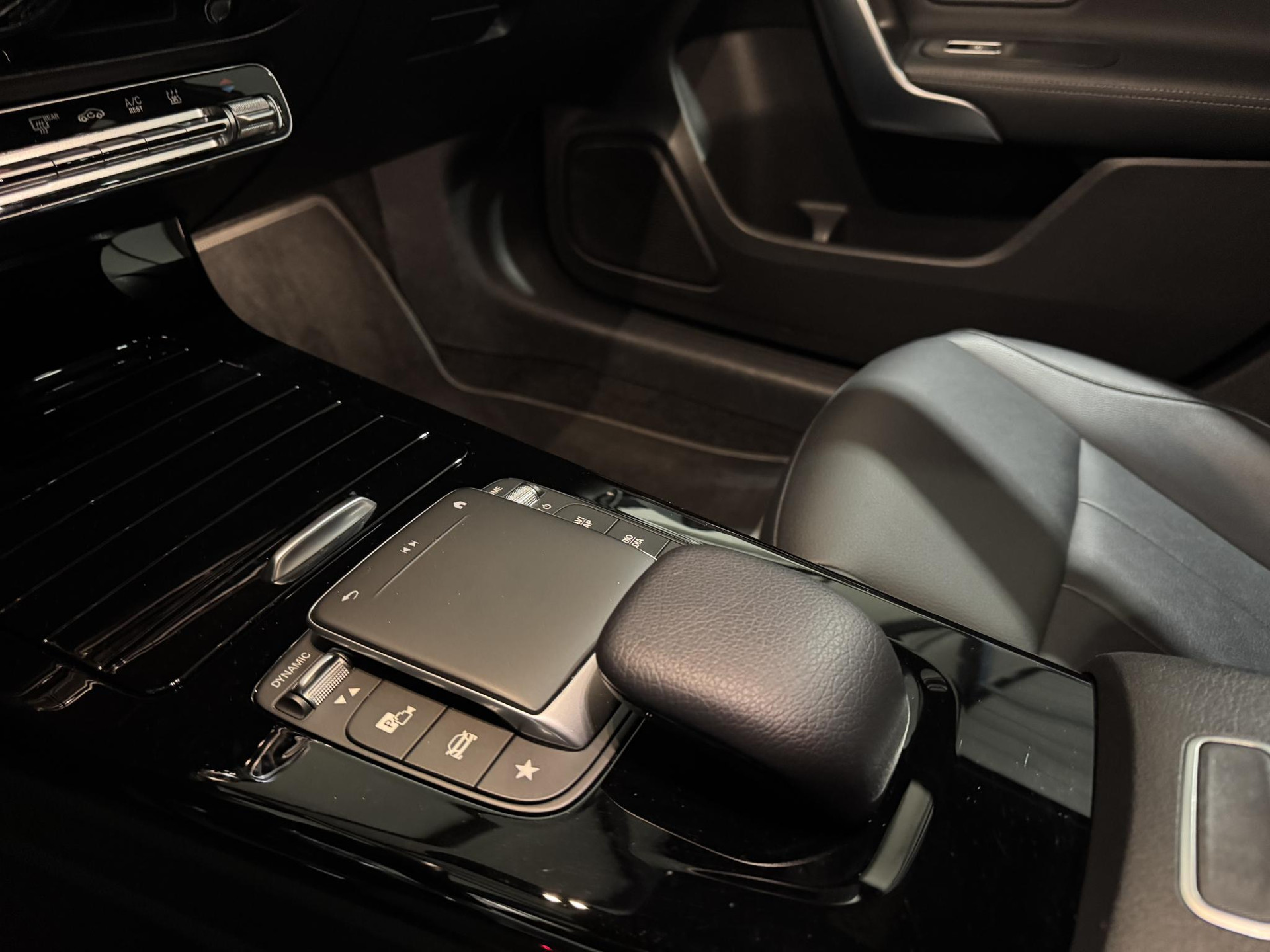 Mercedes-Benz A-Klasse 250 e Business JVP41R