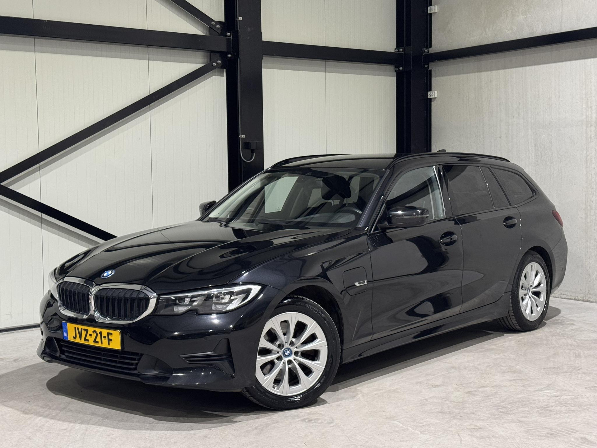 BMW 3 Serie Touring 320e Business JVZ21F
