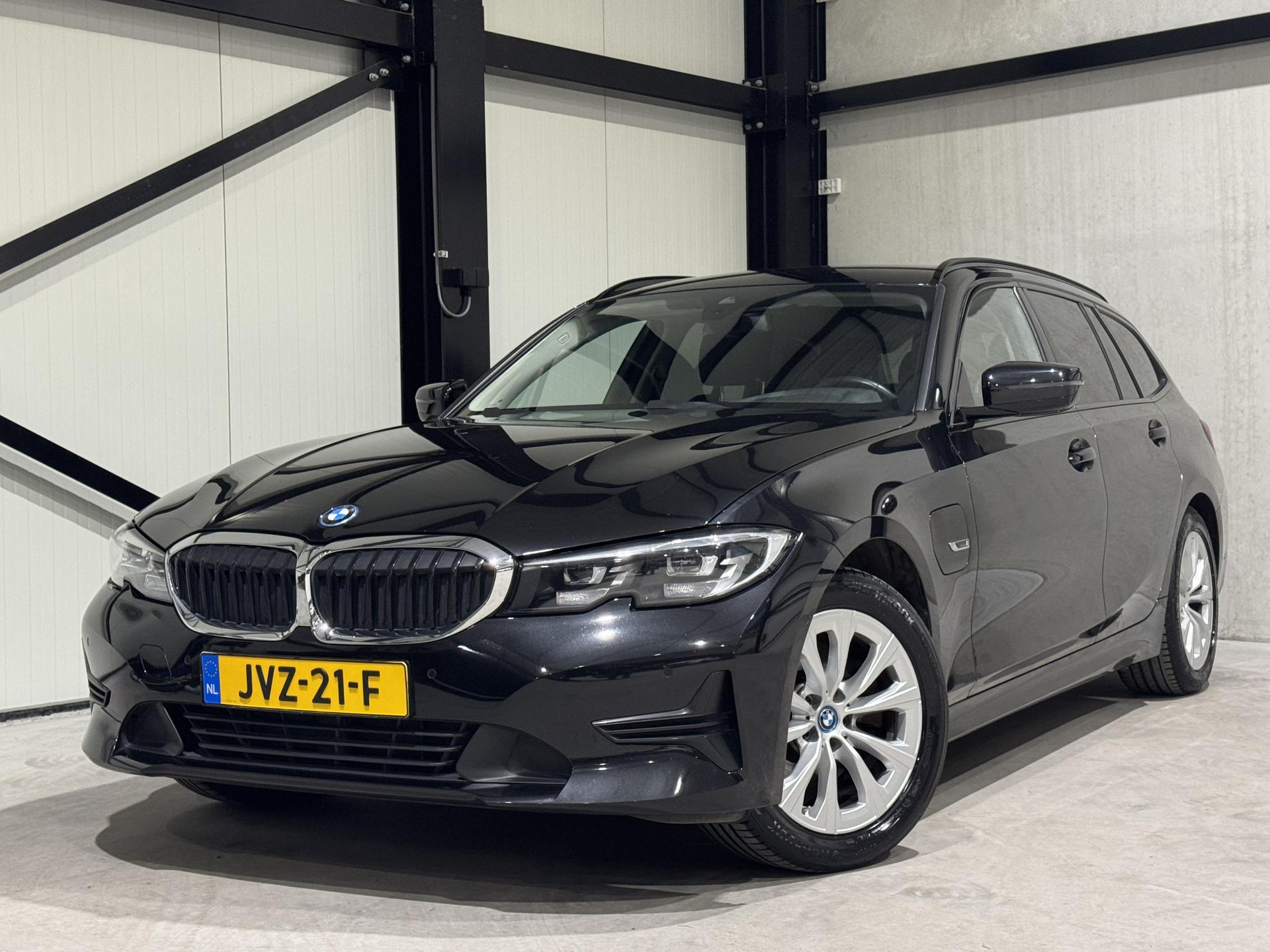 BMW 3 Serie Touring 320e Business JVZ21F