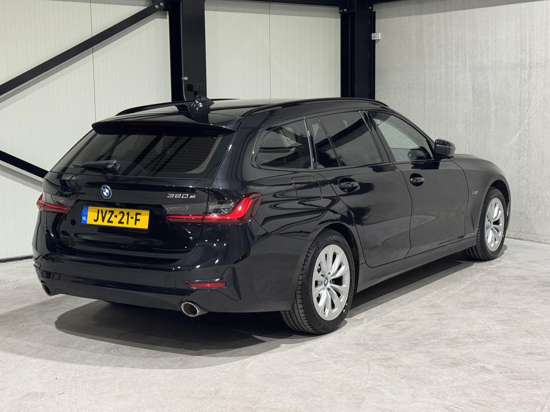 BMW 3 Serie Touring 320e Business JVZ21F