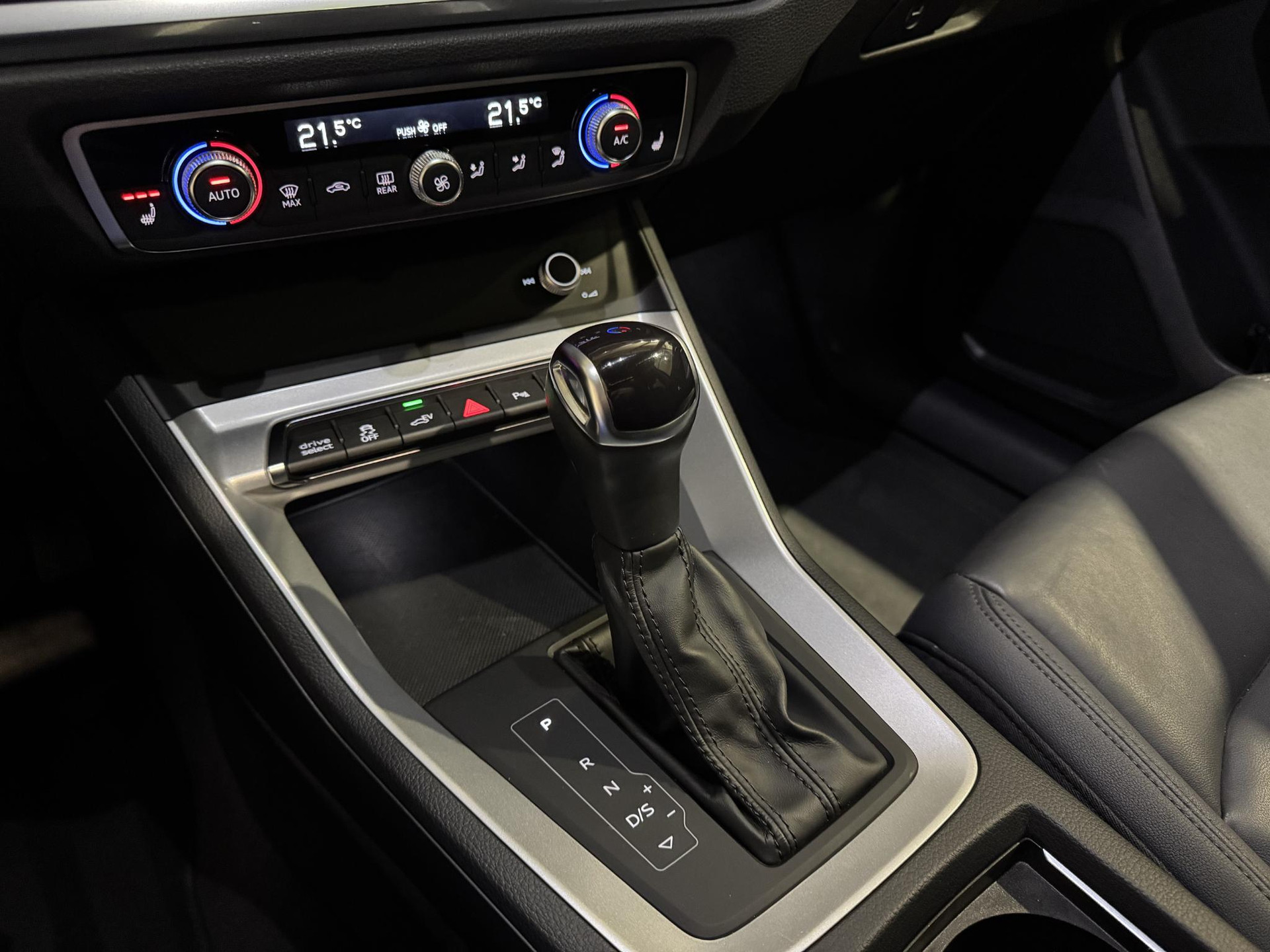 Audi Q3 45 TFSI e Business Edition JXL11S