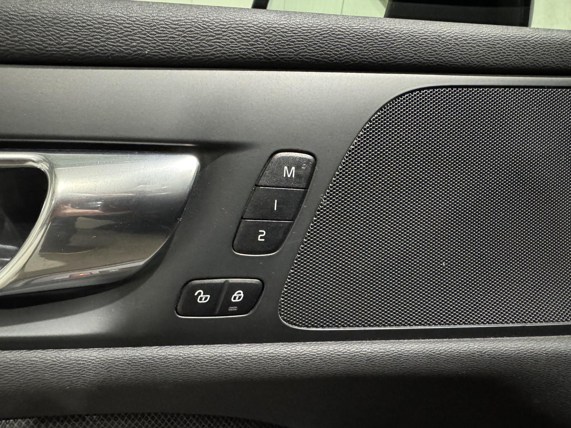 Volvo V60 2.0 T8 Recharge AWD R-Design JZV89F