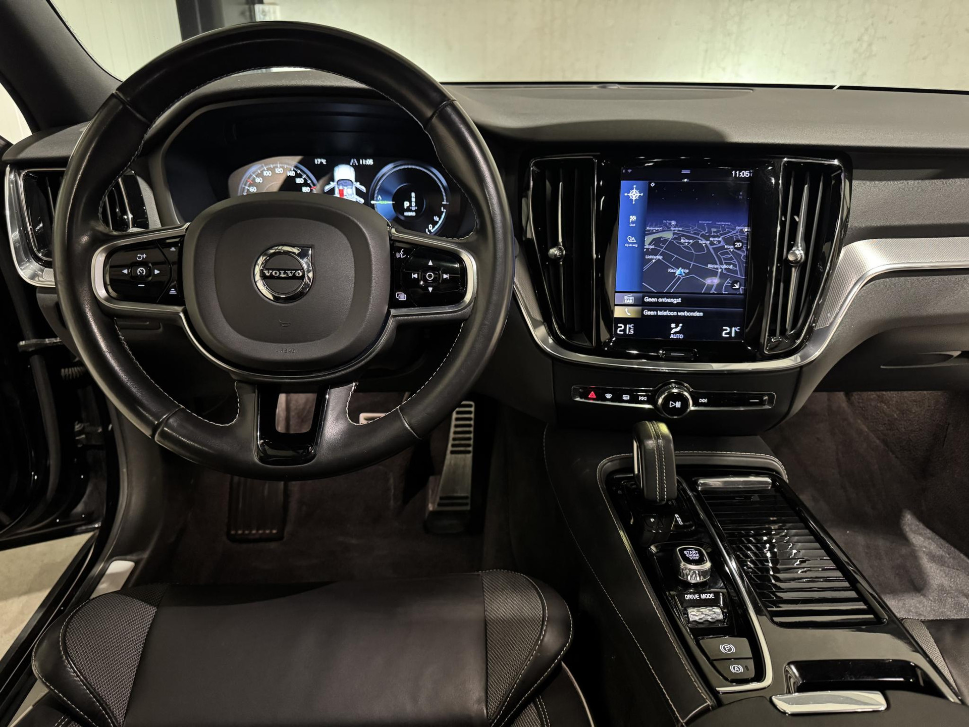 Volvo V60 2.0 T8 Recharge AWD R-Design JZV89F