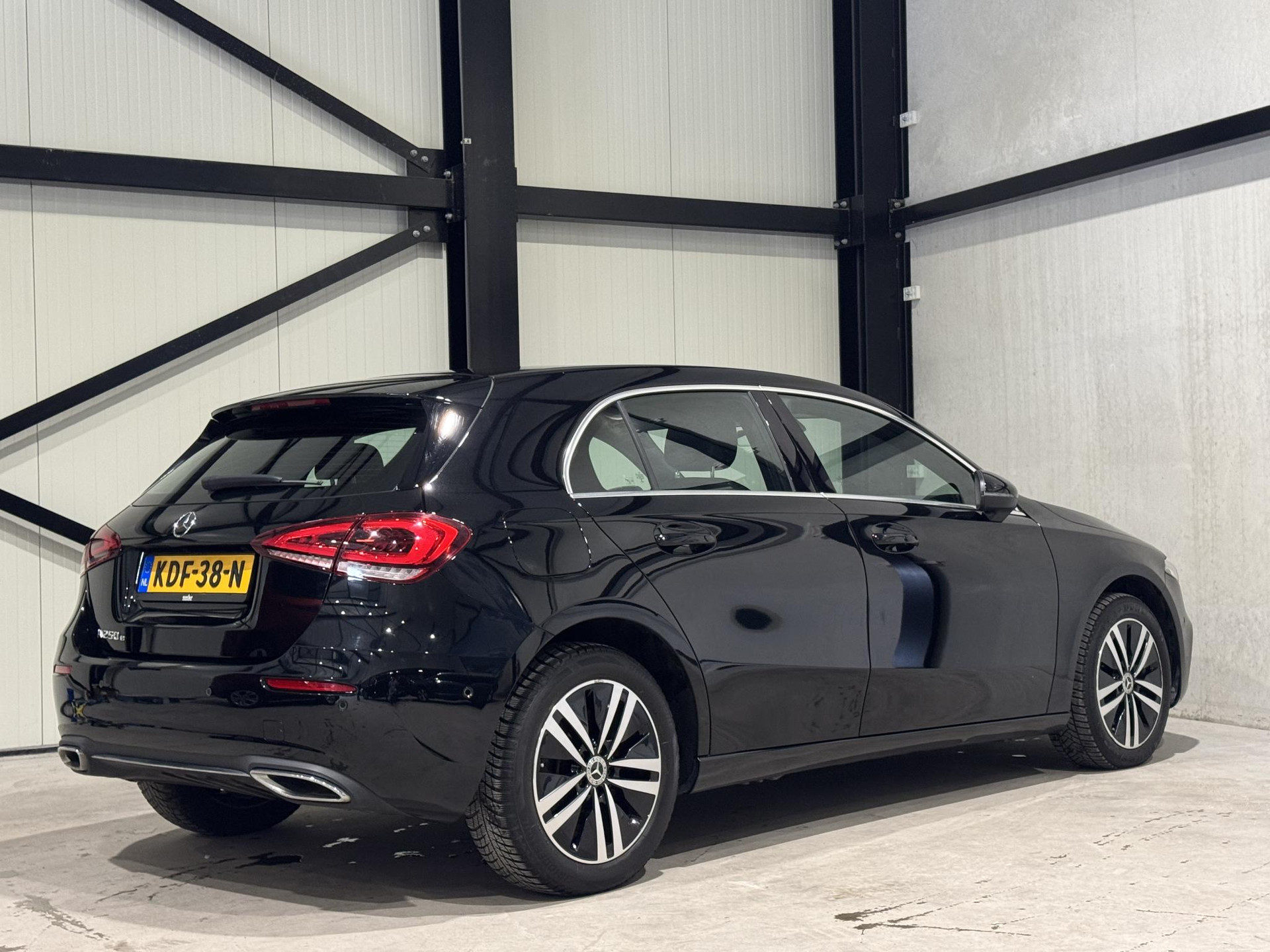 Mercedes-Benz A-Klasse 250 e Business KDF38N