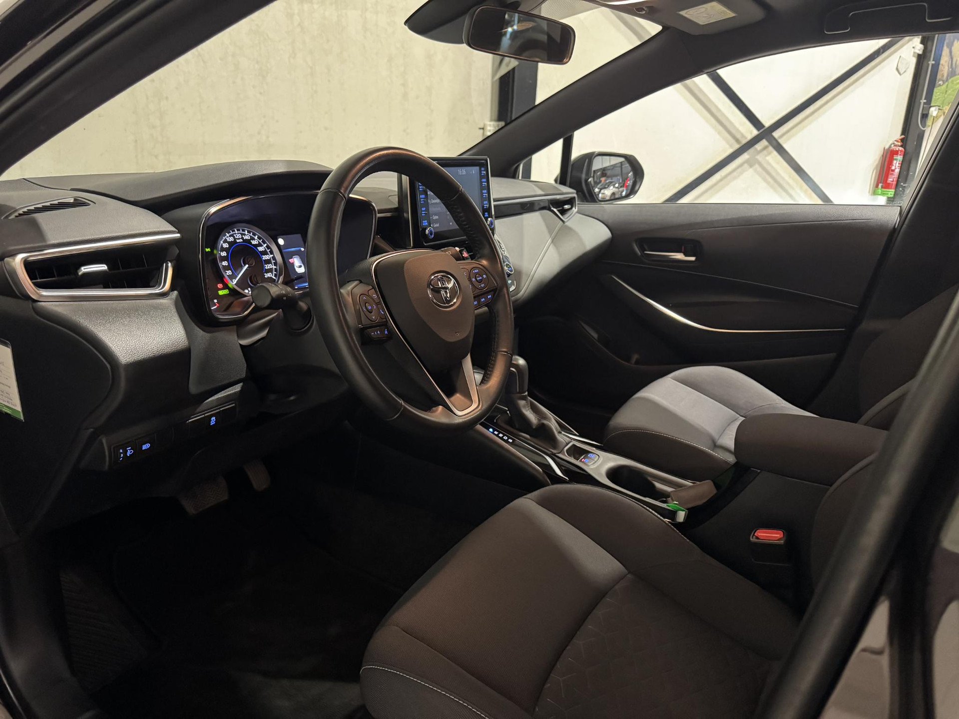 Toyota Corolla Touring Sports 1.8 Hybrid Business K723LT