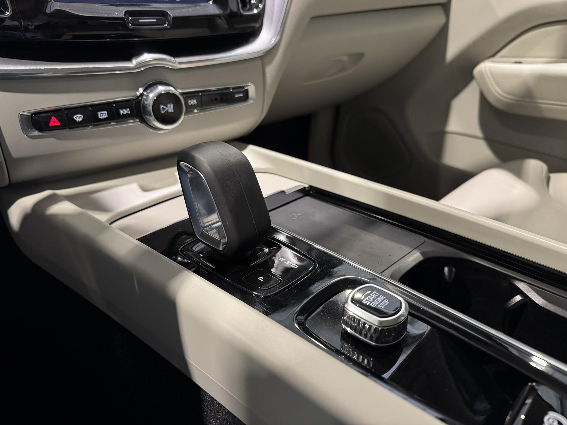 Volvo XC60 2.0 Recharge T6 AWD Inscription Expr. KFT24Z