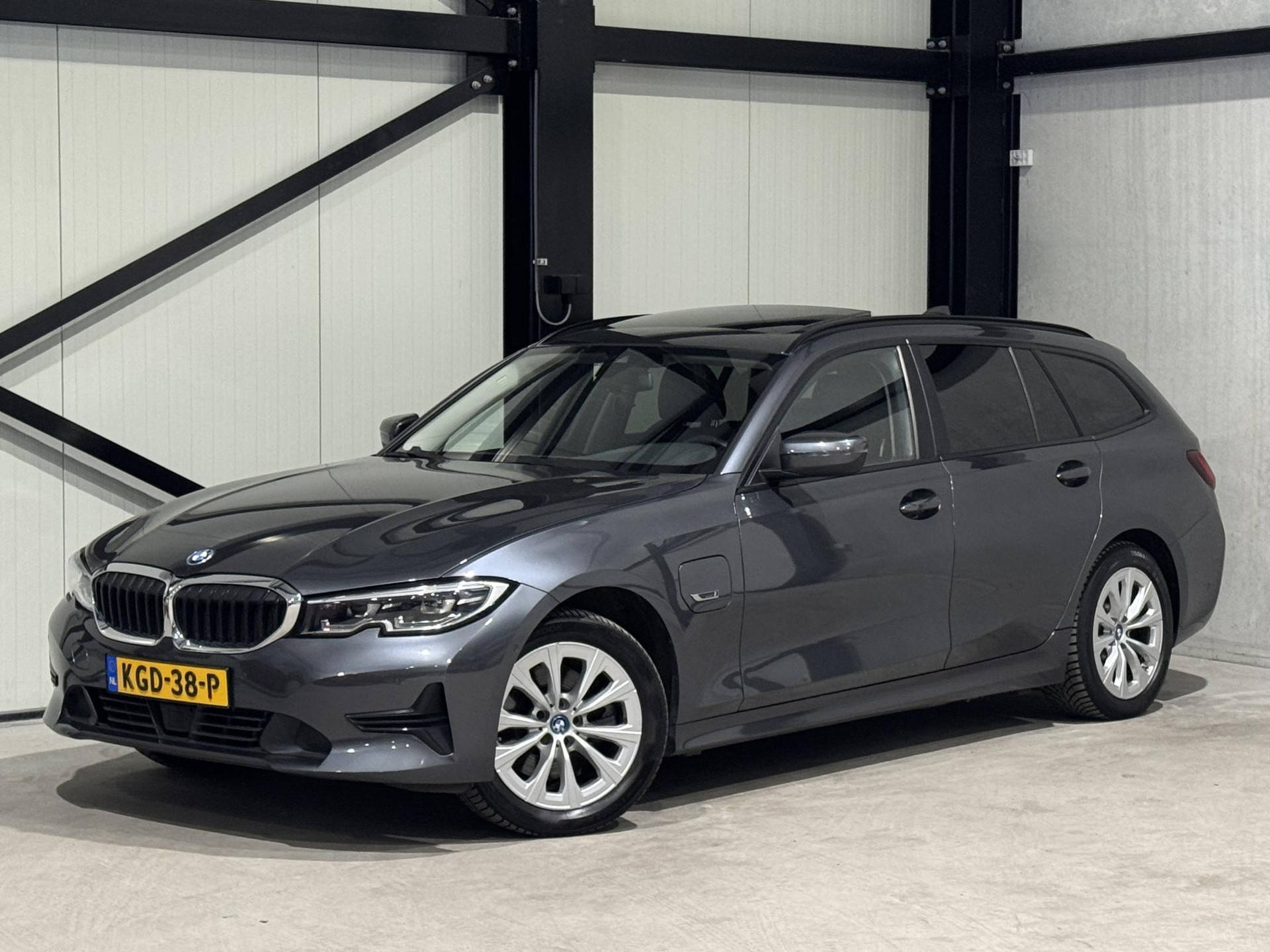 BMW 3 Serie Touring 320e xDrive Business KGD38P