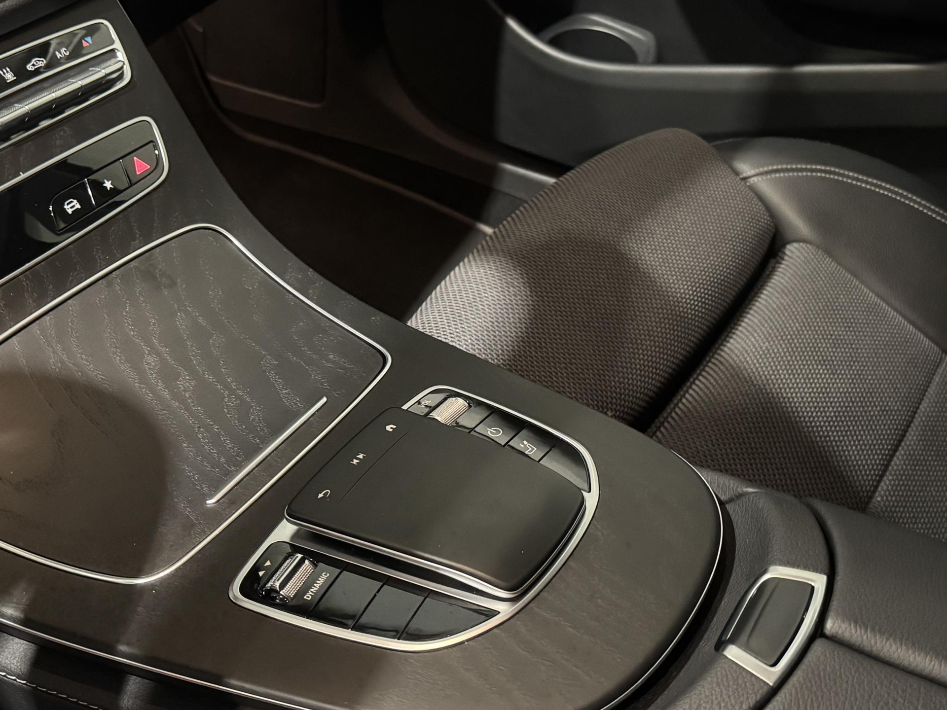 Mercedes-Benz E-Klasse Estate 300 e KGD10T